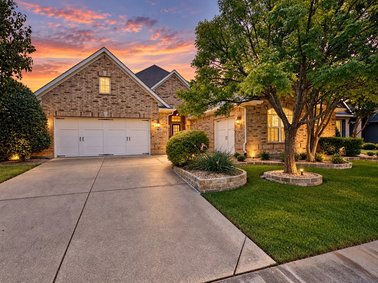 Single Family Residence For Sale in Denton County , 9813 Cypress Street, Denton, Texas 76207, 2 Bedroom, 2 Bathroom, 3 Garage spaces, 2,499 Sqft, built in 2008, mls#21370440, Real Estate Agent in Denton, Homes For Sale in Denton county, Homes For Sale in Denton, Realtor in Denton Texas, Real Estate Brokerage Independent Realty Texas, Luminita Cordes Realtor