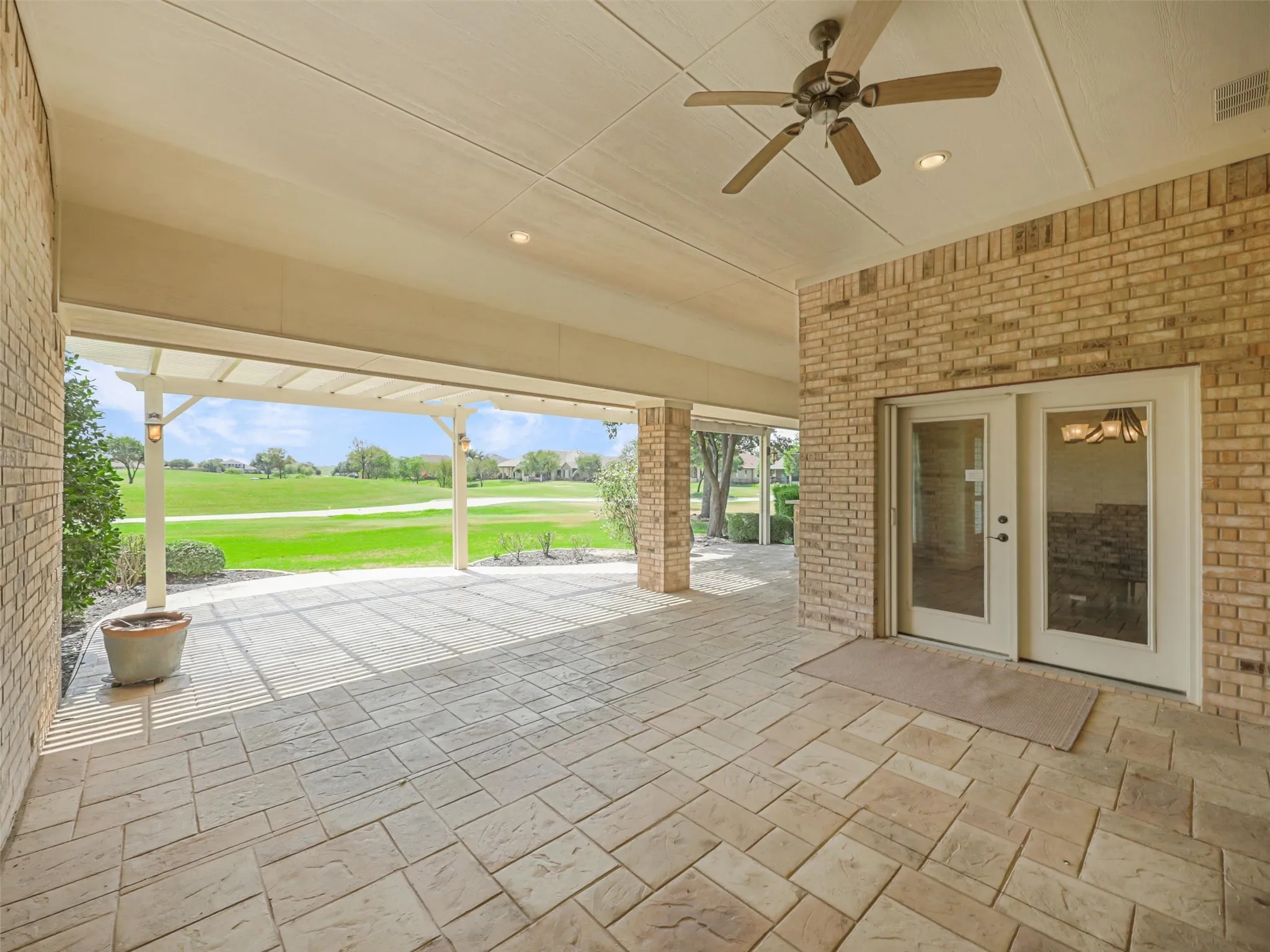 Single Family Residence For Sale in Denton County , 9813 Cypress Street, Denton, Texas 76207, 2 Bedroom, 2 Bathroom, 3 Garage spaces, 2,499 Sqft, built in 2008, mls#21370440, Real Estate Agent in Denton, Homes For Sale in Denton county, Homes For Sale in Denton, Realtor in Denton Texas, Real Estate Brokerage Independent Realty Texas, Luminita Cordes Realtor
