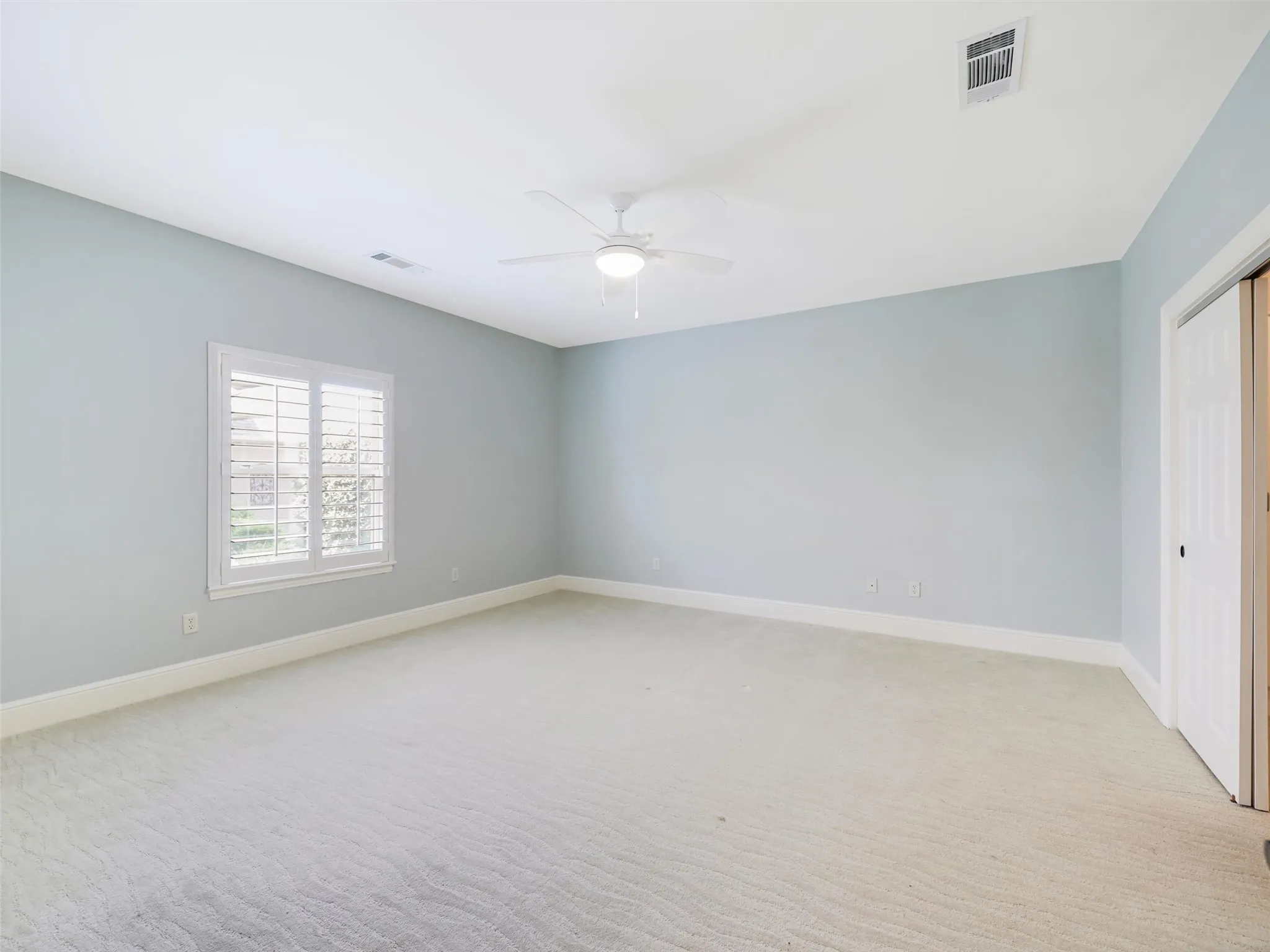 Single Family Residence For Sale in Denton County , 9813 Cypress Street, Denton, Texas 76207, 2 Bedroom, 2 Bathroom, 3 Garage spaces, 2,499 Sqft, built in 2008, mls#21370440, Real Estate Agent in Denton, Homes For Sale in Denton county, Homes For Sale in Denton, Realtor in Denton Texas, Real Estate Brokerage Independent Realty Texas, Luminita Cordes Realtor