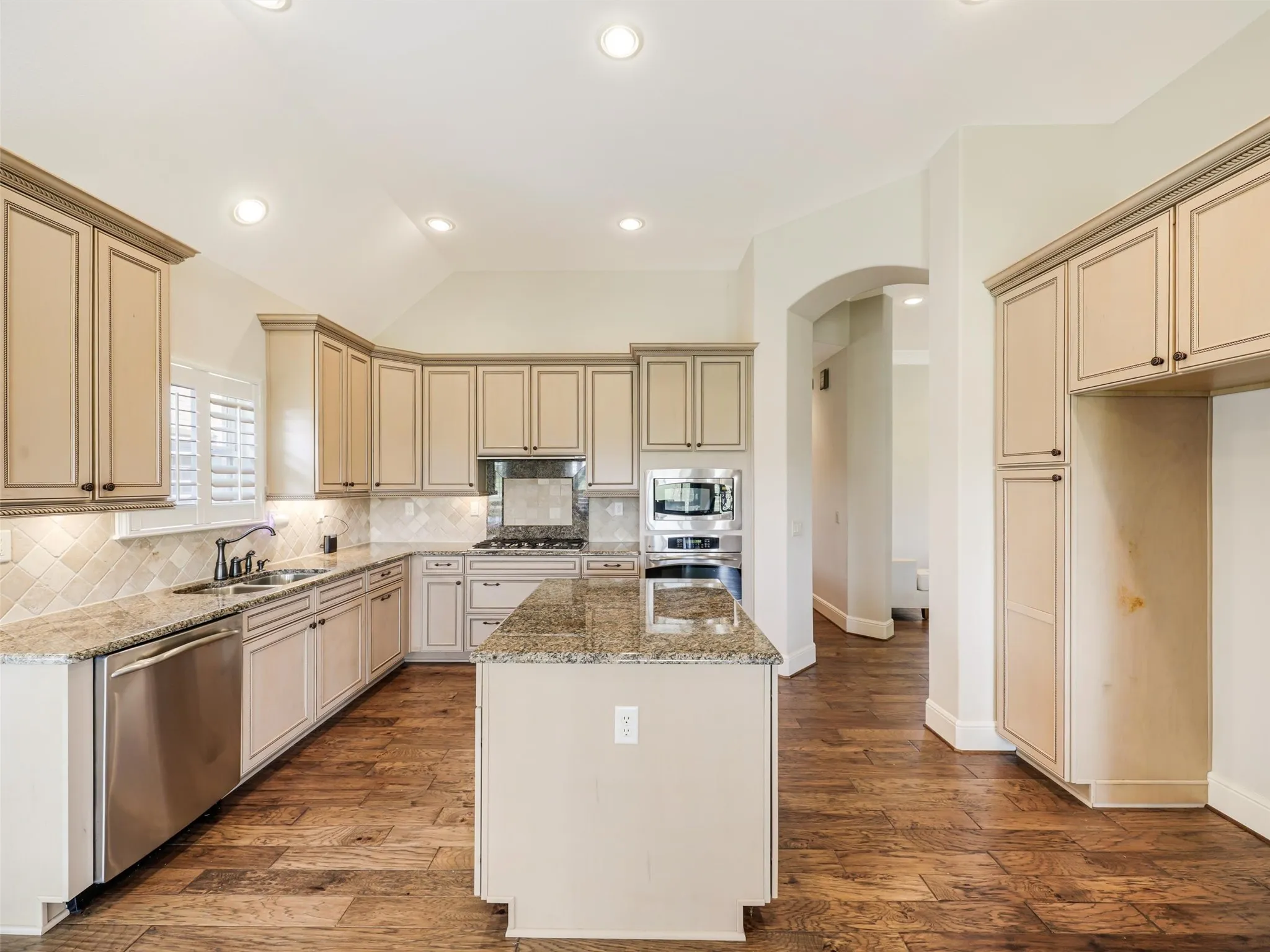 Single Family Residence For Sale in Denton County , 9813 Cypress Street, Denton, Texas 76207, 2 Bedroom, 2 Bathroom, 3 Garage spaces, 2,499 Sqft, built in 2008, mls#21370440, Real Estate Agent in Denton, Homes For Sale in Denton county, Homes For Sale in Denton, Realtor in Denton Texas, Real Estate Brokerage Independent Realty Texas, Luminita Cordes Realtor