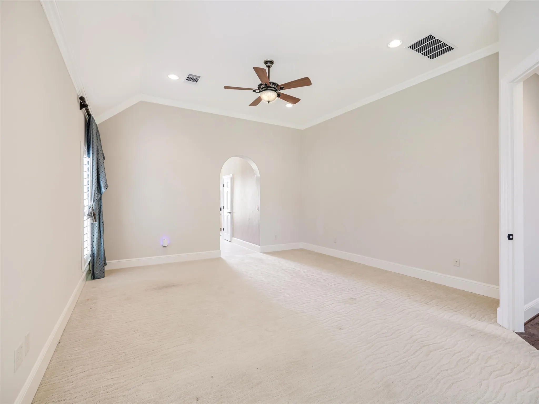 Single Family Residence For Sale in Denton County , 9813 Cypress Street, Denton, Texas 76207, 2 Bedroom, 2 Bathroom, 3 Garage spaces, 2,499 Sqft, built in 2008, mls#21370440, Real Estate Agent in Denton, Homes For Sale in Denton county, Homes For Sale in Denton, Realtor in Denton Texas, Real Estate Brokerage Independent Realty Texas, Luminita Cordes Realtor