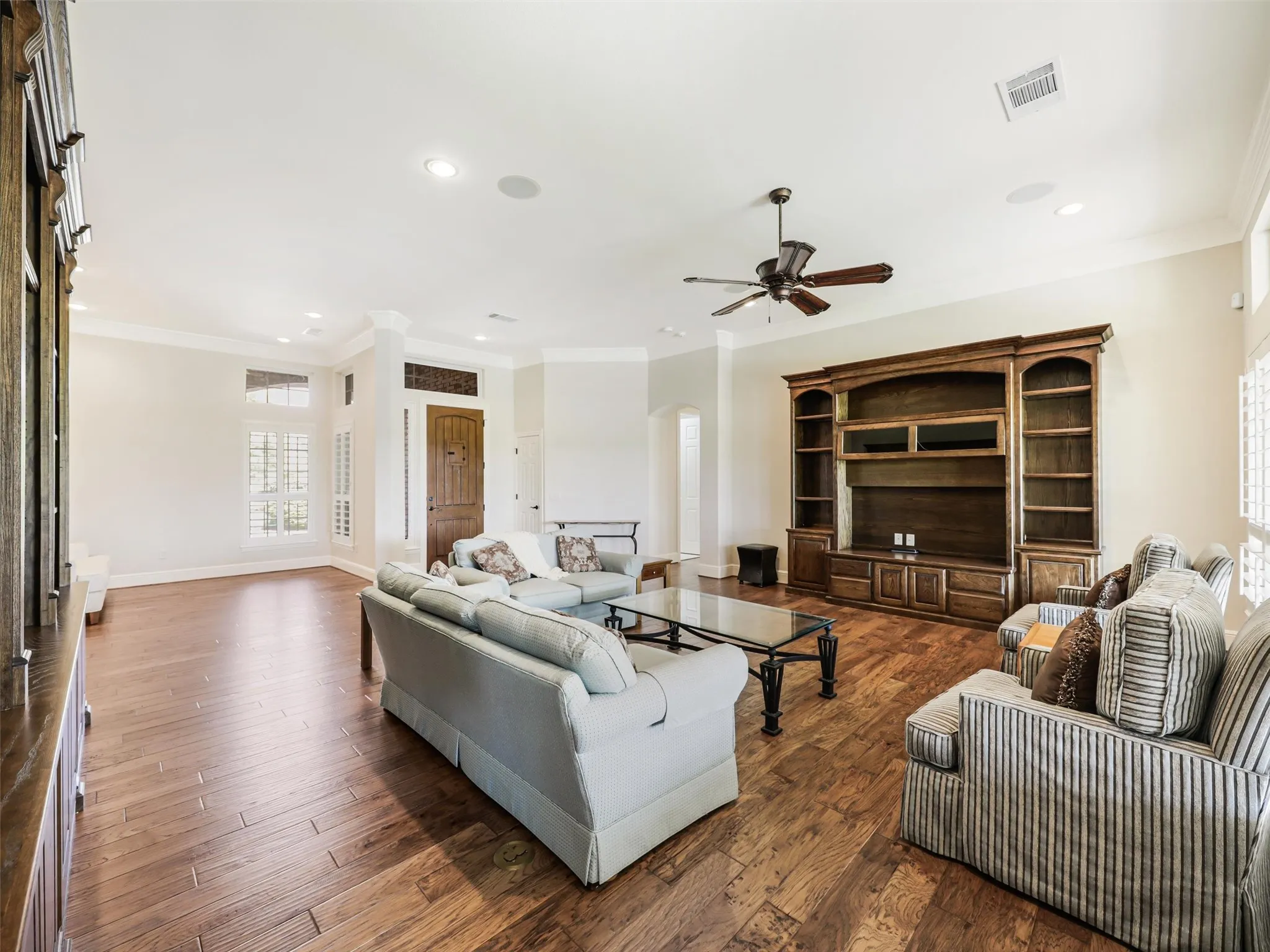 Single Family Residence For Sale in Denton County , 9813 Cypress Street, Denton, Texas 76207, 2 Bedroom, 2 Bathroom, 3 Garage spaces, 2,499 Sqft, built in 2008, mls#21370440, Real Estate Agent in Denton, Homes For Sale in Denton county, Homes For Sale in Denton, Realtor in Denton Texas, Real Estate Brokerage Independent Realty Texas, Luminita Cordes Realtor
