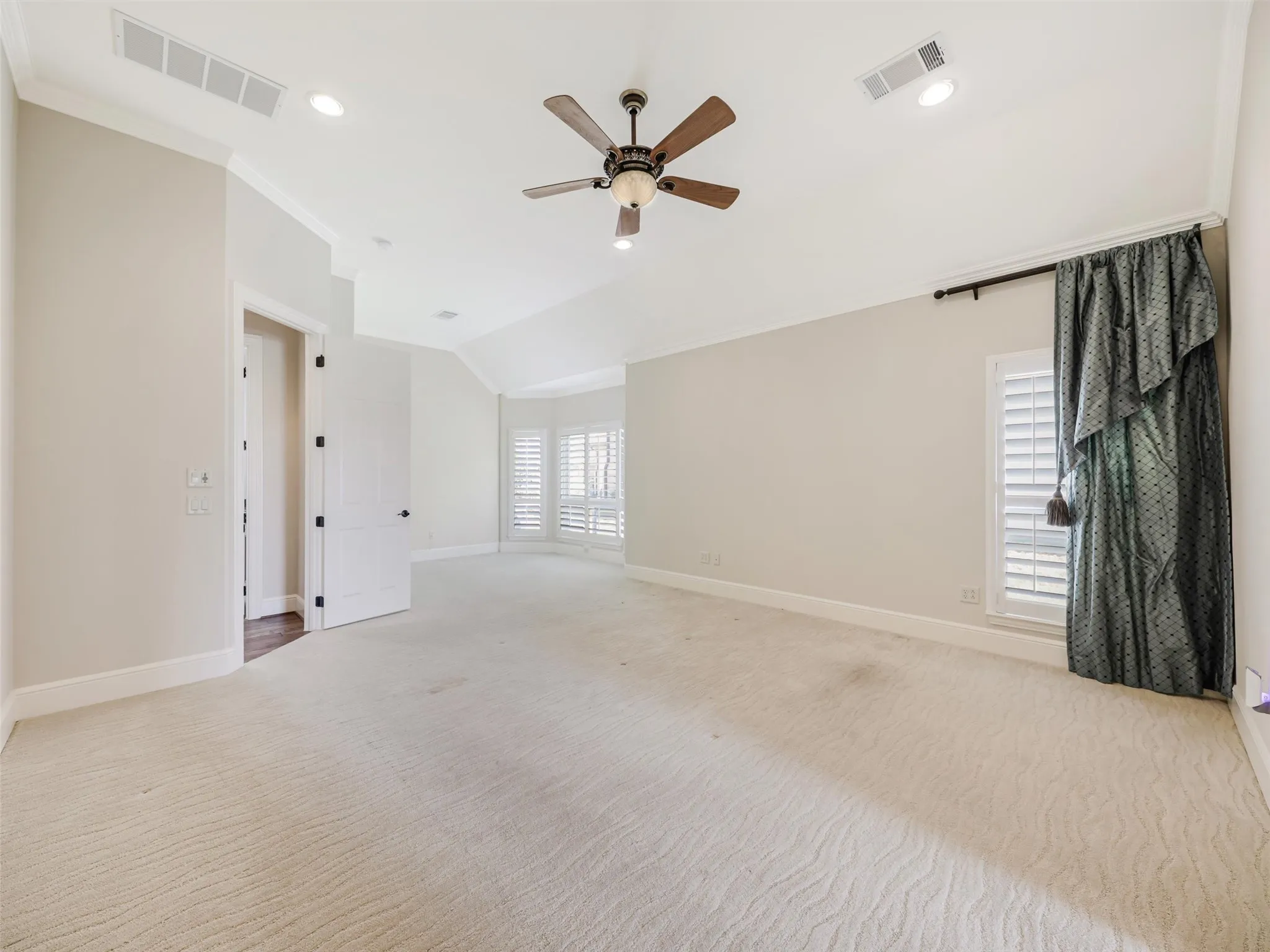 Single Family Residence For Sale in Denton County , 9813 Cypress Street, Denton, Texas 76207, 2 Bedroom, 2 Bathroom, 3 Garage spaces, 2,499 Sqft, built in 2008, mls#21370440, Real Estate Agent in Denton, Homes For Sale in Denton county, Homes For Sale in Denton, Realtor in Denton Texas, Real Estate Brokerage Independent Realty Texas, Luminita Cordes Realtor