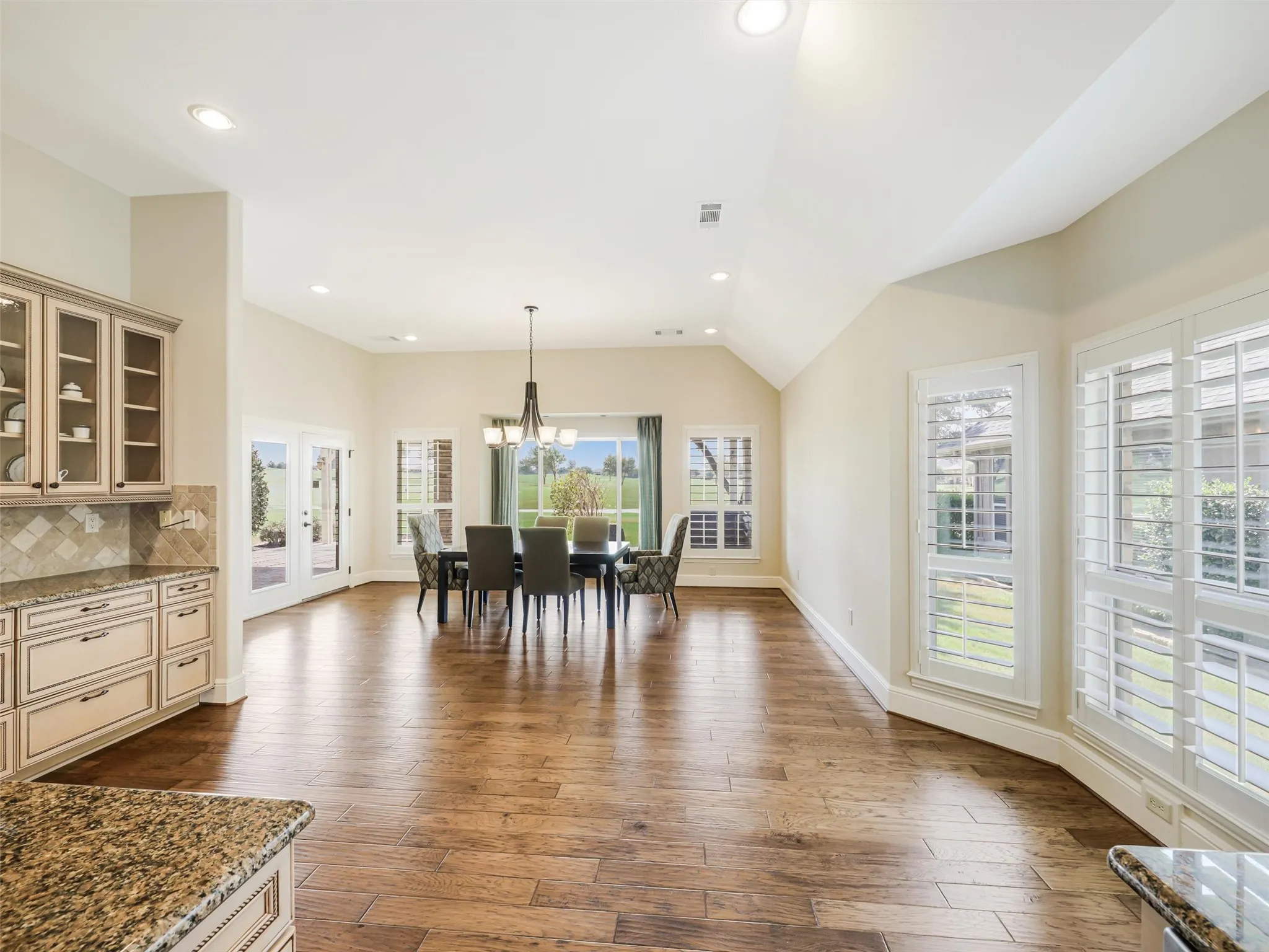 Single Family Residence For Sale in Denton County , 9813 Cypress Street, Denton, Texas 76207, 2 Bedroom, 2 Bathroom, 3 Garage spaces, 2,499 Sqft, built in 2008, mls#21370440, Real Estate Agent in Denton, Homes For Sale in Denton county, Homes For Sale in Denton, Realtor in Denton Texas, Real Estate Brokerage Independent Realty Texas, Luminita Cordes Realtor