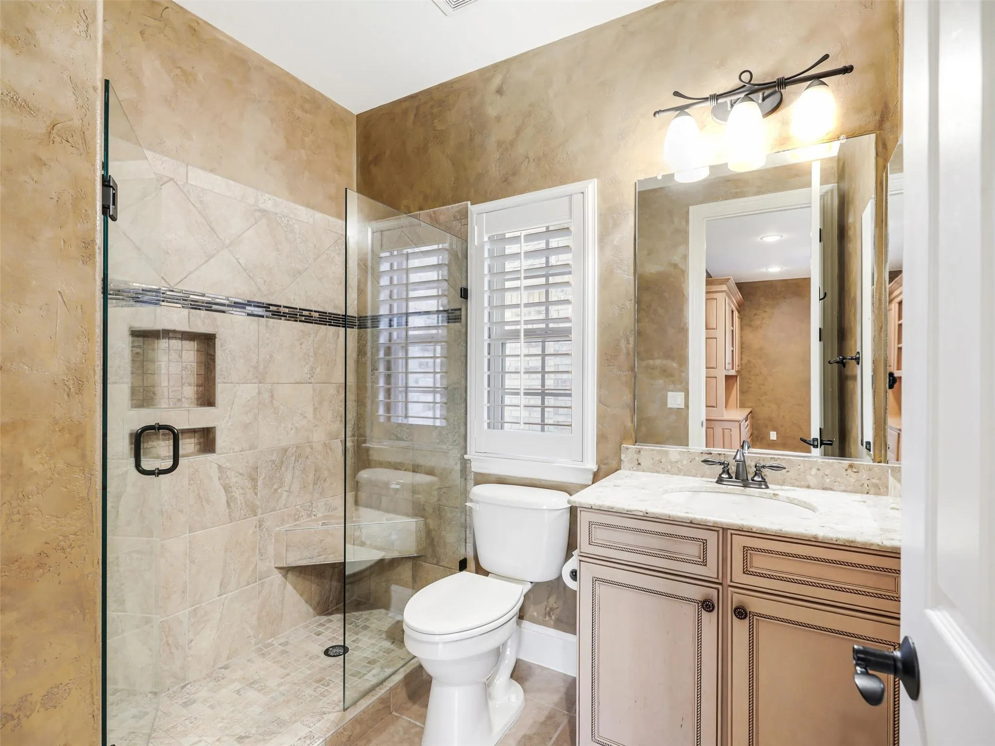 Single Family Residence For Sale in Denton County , 9813 Cypress Street, Denton, Texas 76207, 2 Bedroom, 2 Bathroom, 3 Garage spaces, 2,499 Sqft, built in 2008, mls#21370440, Real Estate Agent in Denton, Homes For Sale in Denton county, Homes For Sale in Denton, Realtor in Denton Texas, Real Estate Brokerage Independent Realty Texas, Luminita Cordes Realtor