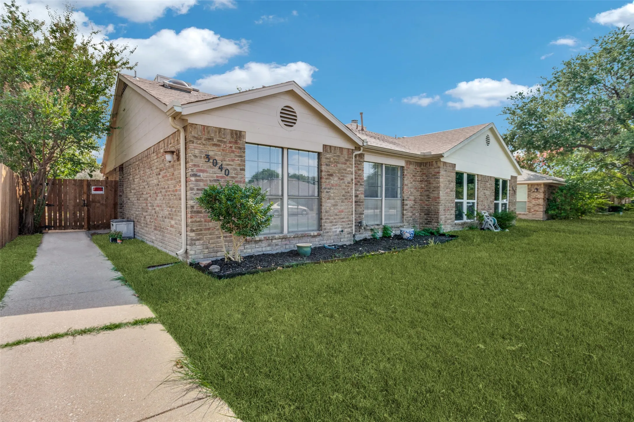 Duplex For Rent in Dallas County , 3040 Airhaven Street, Dallas, Texas 75229, 2 Bedroom, 2 Bathroom, 2 Garage spaces, 1,176 Sqft, built in 1981, mls#21343257, Real Estate Agent in Dallas, Homes For Rent in Dallas county, Homes For Rent in Dallas, Realtor in Dallas Texas, Real Estate Brokerage Independent Realty Texas, Luminita Cordes Realtor