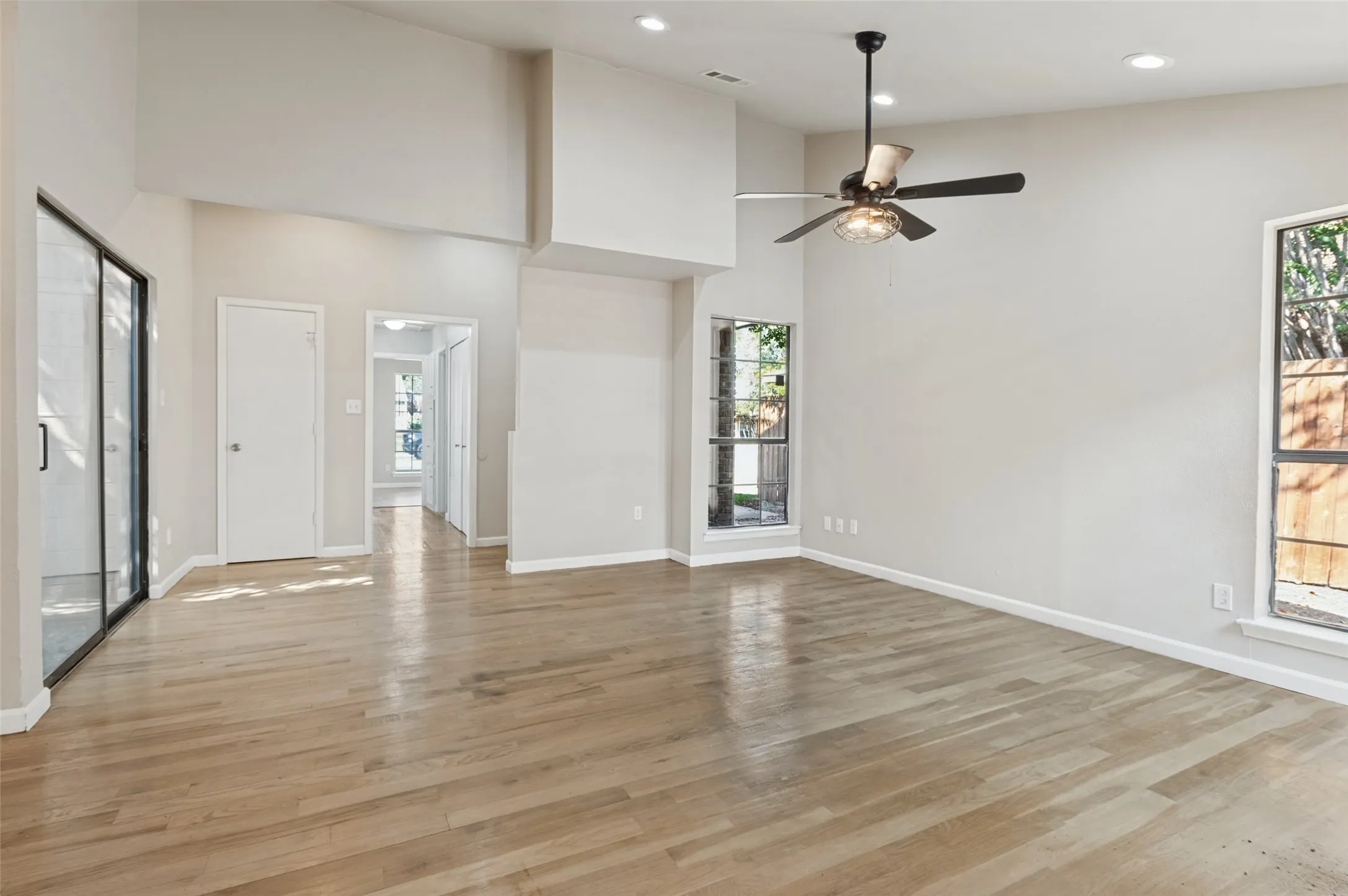 Duplex For Rent in Dallas County , 3040 Airhaven Street, Dallas, Texas 75229, 2 Bedroom, 2 Bathroom, 2 Garage spaces, 1,176 Sqft, built in 1981, mls#21343257, Real Estate Agent in Dallas, Homes For Rent in Dallas county, Homes For Rent in Dallas, Realtor in Dallas Texas, Real Estate Brokerage Independent Realty Texas, Luminita Cordes Realtor
