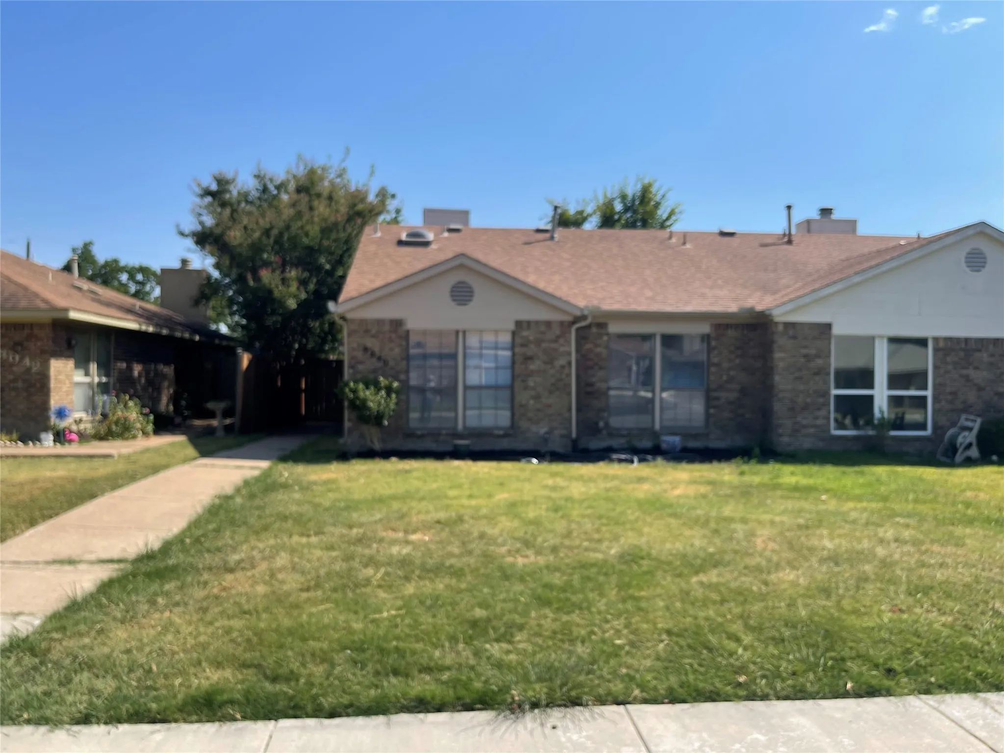 Duplex For Rent in Dallas County , 3040 Airhaven Street, Dallas, Texas 75229, 2 Bedroom, 2 Bathroom, 2 Garage spaces, 1,176 Sqft, built in 1981, mls#21343257, Real Estate Agent in Dallas, Homes For Rent in Dallas county, Homes For Rent in Dallas, Realtor in Dallas Texas, Real Estate Brokerage Independent Realty Texas, Luminita Cordes Realtor