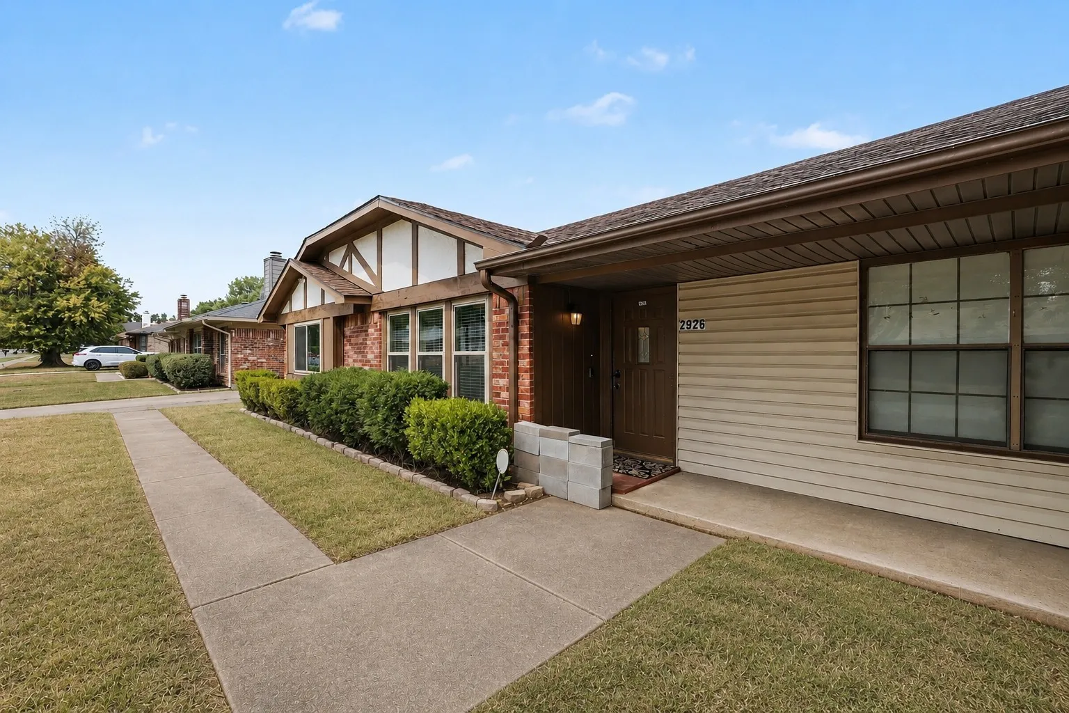 Townhouse For Sale in Tarrant County , 2926 Hilltop Drive, Euless, Texas 76039, 2 Bedroom, 2 Bathroom, Garage spaces, 1,240 Sqft, built in 1983, mls#21367713, Real Estate Agent in Euless, Homes For Sale in Tarrant county, Homes For Sale in Euless, Realtor in Euless Texas, Real Estate Brokerage Independent Realty Texas, Luminita Cordes Realtor