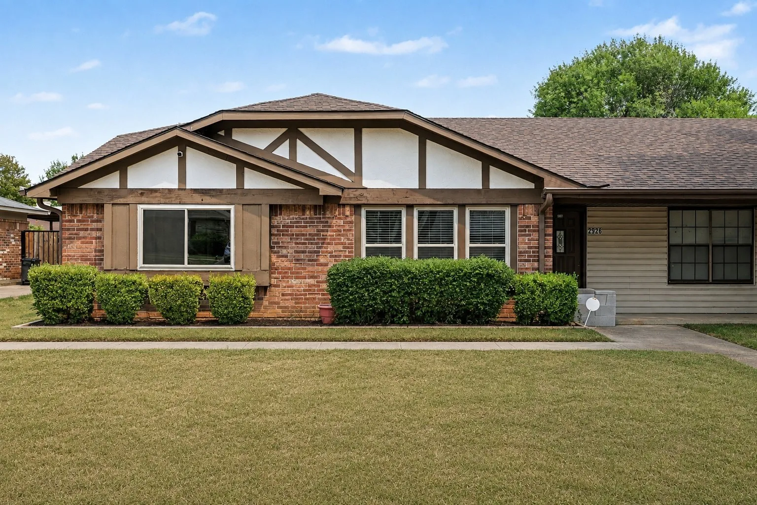 Townhouse For Sale in Tarrant County , 2926 Hilltop Drive, Euless, Texas 76039, 2 Bedroom, 2 Bathroom, Garage spaces, 1,240 Sqft, built in 1983, mls#21367713, Real Estate Agent in Euless, Homes For Sale in Tarrant county, Homes For Sale in Euless, Realtor in Euless Texas, Real Estate Brokerage Independent Realty Texas, Luminita Cordes Realtor