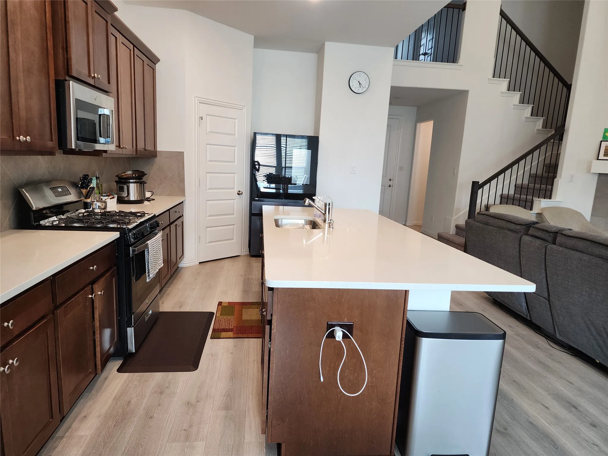 Single Family Residence For Rent in Collin County , 3903 hudson Street, Melissa, Texas 75454, 5 Bedroom, 4 Bathroom, 2 Garage spaces, 3,551 Sqft, built in 2022, mls#21371567, Real Estate Agent in Melissa, Homes For Rent in Collin county, Homes For Rent in Melissa, Realtor in Melissa Texas, Real Estate Brokerage Independent Realty Texas, Luminita Cordes Realtor