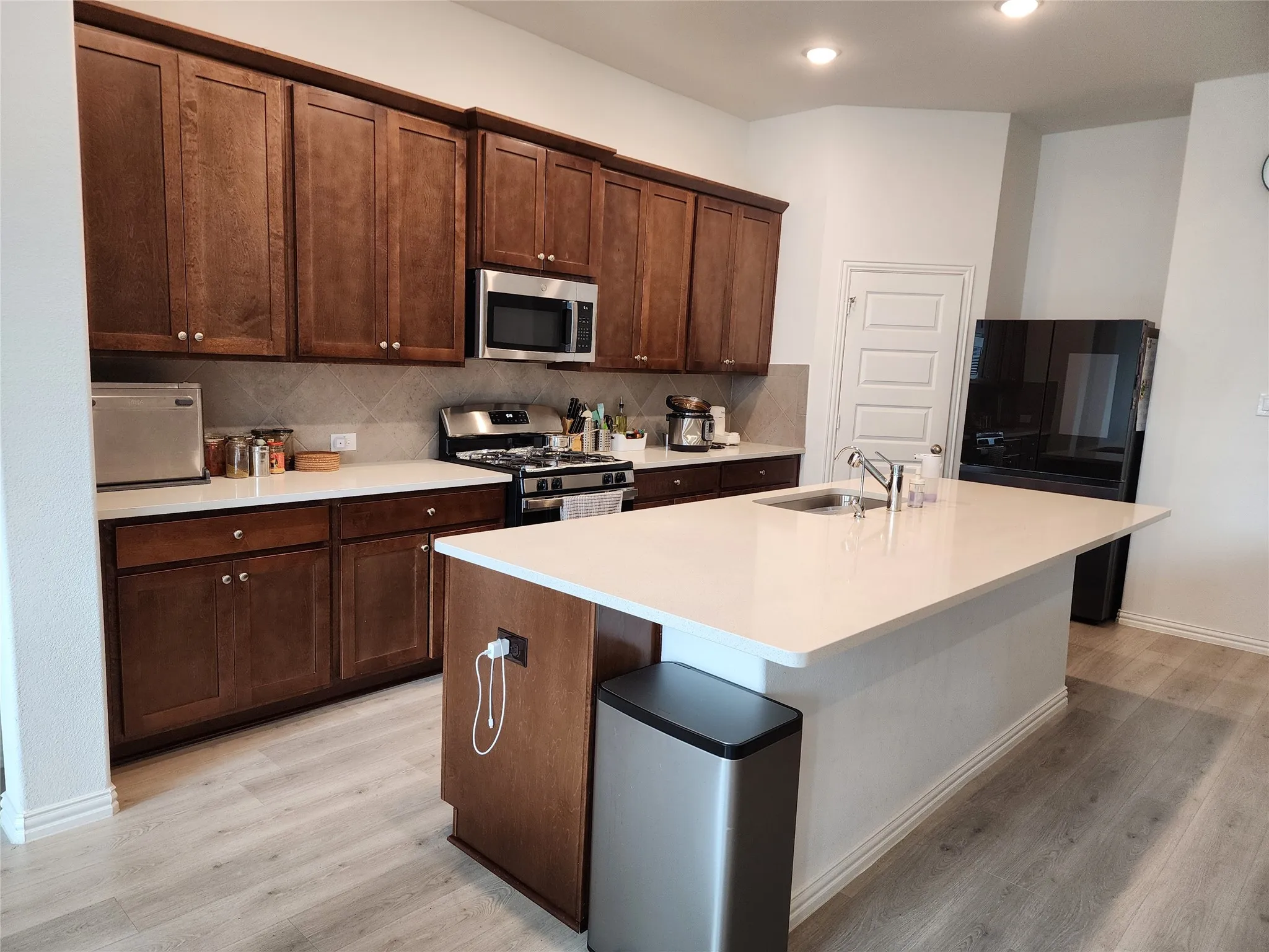 Single Family Residence For Rent in Collin County , 3903 hudson Street, Melissa, Texas 75454, 5 Bedroom, 4 Bathroom, 2 Garage spaces, 3,551 Sqft, built in 2022, mls#21371567, Real Estate Agent in Melissa, Homes For Rent in Collin county, Homes For Rent in Melissa, Realtor in Melissa Texas, Real Estate Brokerage Independent Realty Texas, Luminita Cordes Realtor