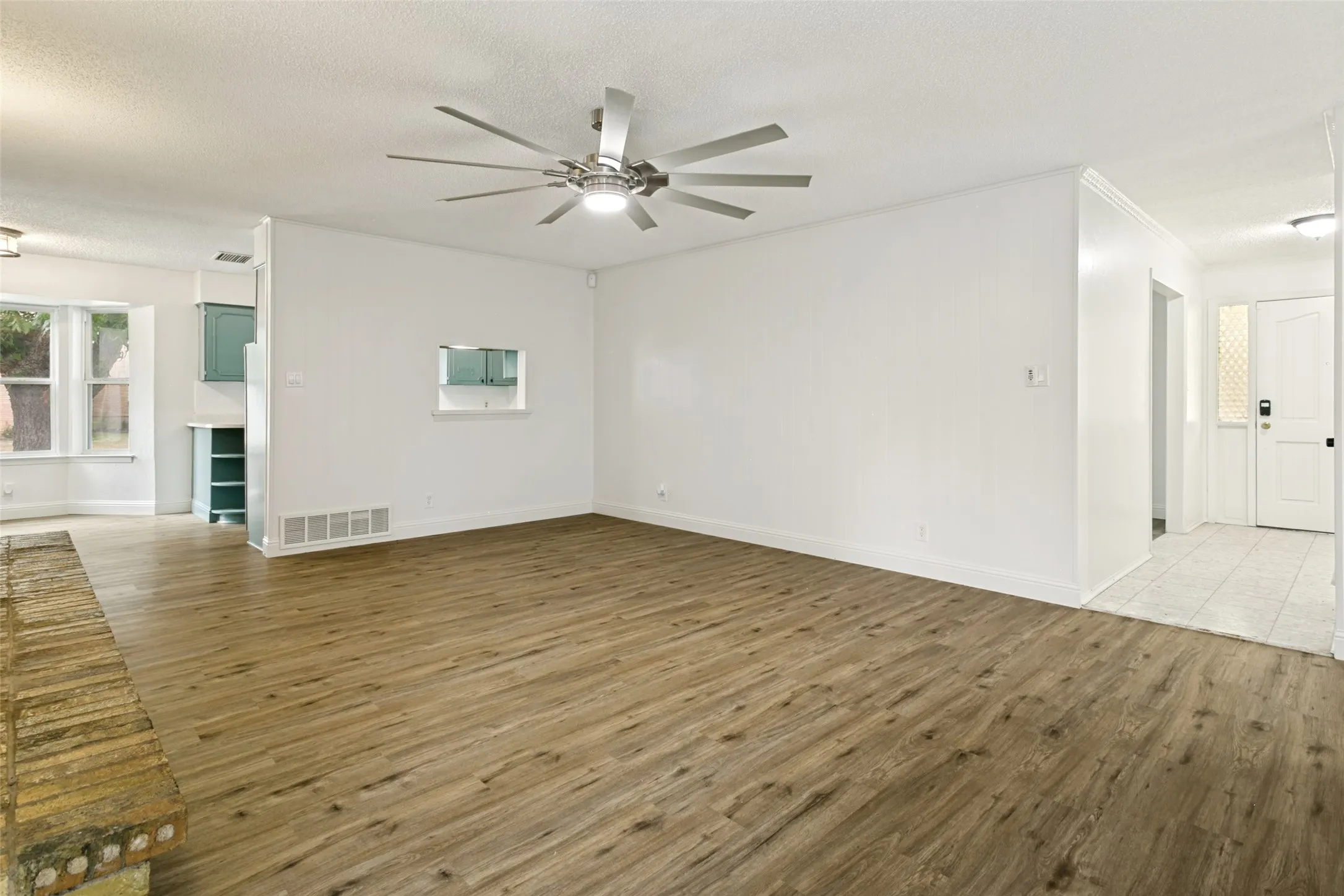Single Family Residence For Sale in Tarrant County , 7449 Monterrey Drive, Fort Worth, Texas 76112, 3 Bedroom, 2 Bathroom, 2 Garage spaces, 1,966 Sqft, built in 1966, mls#21371452, Real Estate Agent in Fort Worth, Homes For Sale in Tarrant county, Homes For Sale in Fort Worth, Realtor in Fort Worth Texas, Real Estate Brokerage Independent Realty Texas, Luminita Cordes Realtor