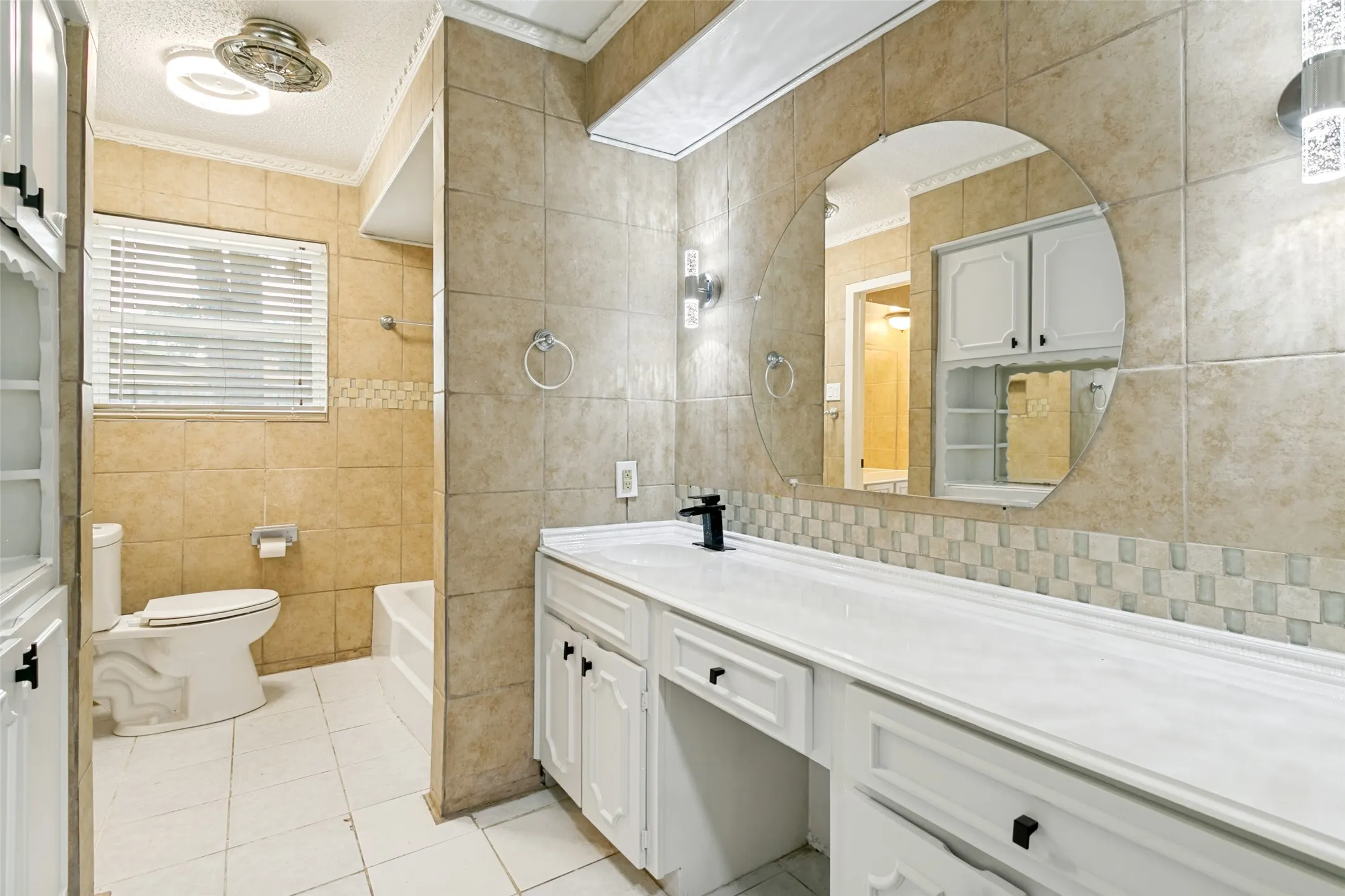 Single Family Residence For Sale in Tarrant County , 7449 Monterrey Drive, Fort Worth, Texas 76112, 3 Bedroom, 2 Bathroom, 2 Garage spaces, 1,966 Sqft, built in 1966, mls#21371452, Real Estate Agent in Fort Worth, Homes For Sale in Tarrant county, Homes For Sale in Fort Worth, Realtor in Fort Worth Texas, Real Estate Brokerage Independent Realty Texas, Luminita Cordes Realtor
