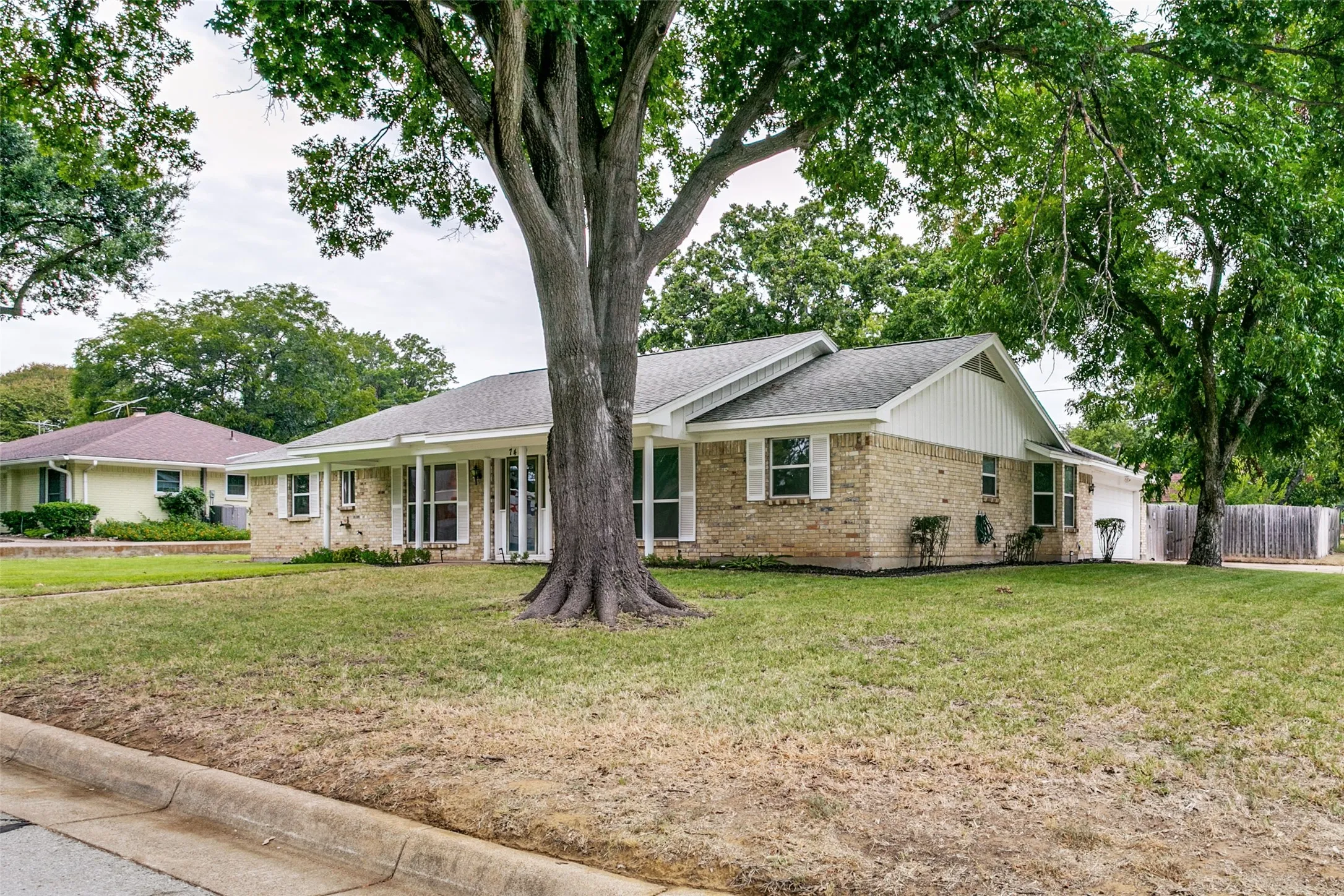Single Family Residence For Sale in Tarrant County , 7449 Monterrey Drive, Fort Worth, Texas 76112, 3 Bedroom, 2 Bathroom, 2 Garage spaces, 1,966 Sqft, built in 1966, mls#21371452, Real Estate Agent in Fort Worth, Homes For Sale in Tarrant county, Homes For Sale in Fort Worth, Realtor in Fort Worth Texas, Real Estate Brokerage Independent Realty Texas, Luminita Cordes Realtor