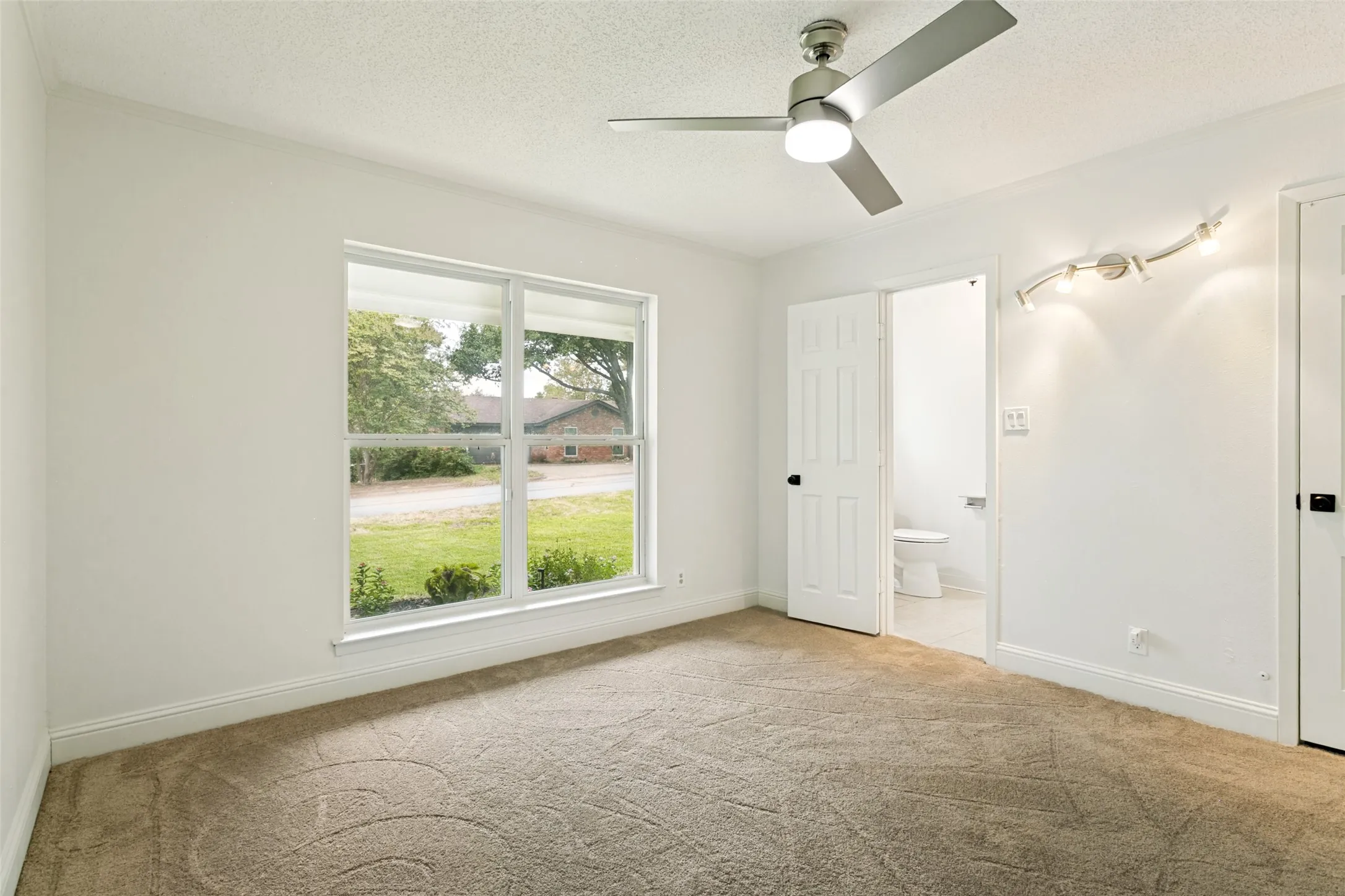 Single Family Residence For Sale in Tarrant County , 7449 Monterrey Drive, Fort Worth, Texas 76112, 3 Bedroom, 2 Bathroom, 2 Garage spaces, 1,966 Sqft, built in 1966, mls#21371452, Real Estate Agent in Fort Worth, Homes For Sale in Tarrant county, Homes For Sale in Fort Worth, Realtor in Fort Worth Texas, Real Estate Brokerage Independent Realty Texas, Luminita Cordes Realtor