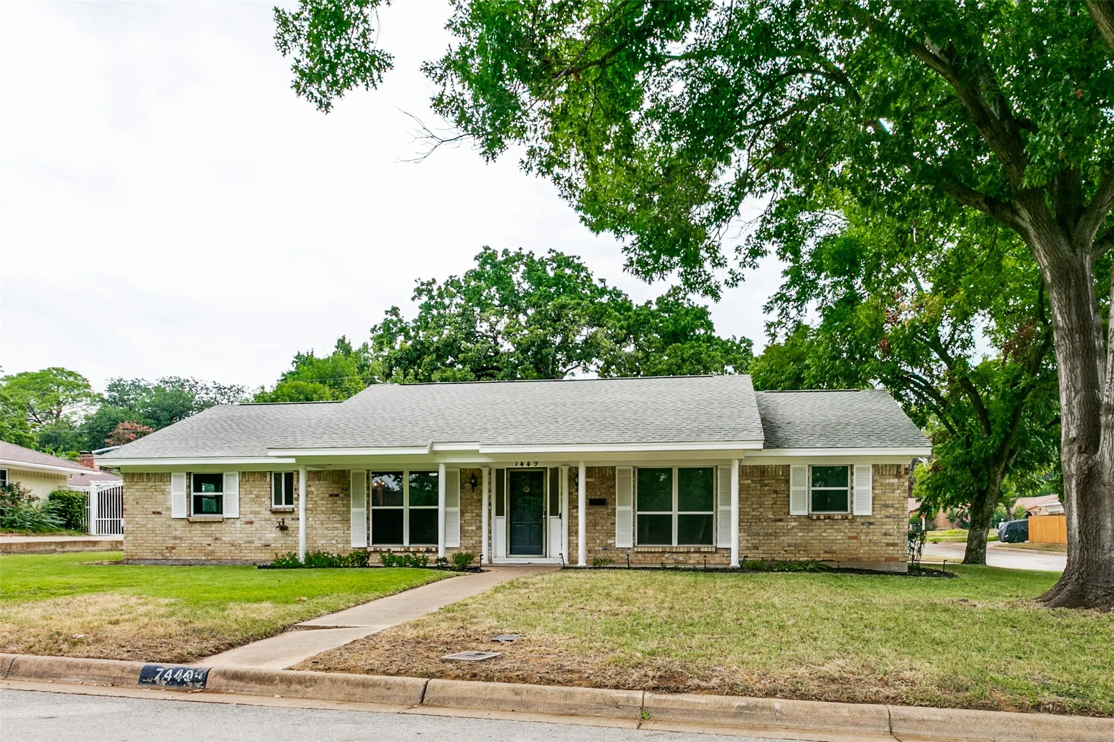 Single Family Residence For Sale in Tarrant County , 7449 Monterrey Drive, Fort Worth, Texas 76112, 3 Bedroom, 2 Bathroom, 2 Garage spaces, 1,966 Sqft, built in 1966, mls#21371452, Real Estate Agent in Fort Worth, Homes For Sale in Tarrant county, Homes For Sale in Fort Worth, Realtor in Fort Worth Texas, Real Estate Brokerage Independent Realty Texas, Luminita Cordes Realtor