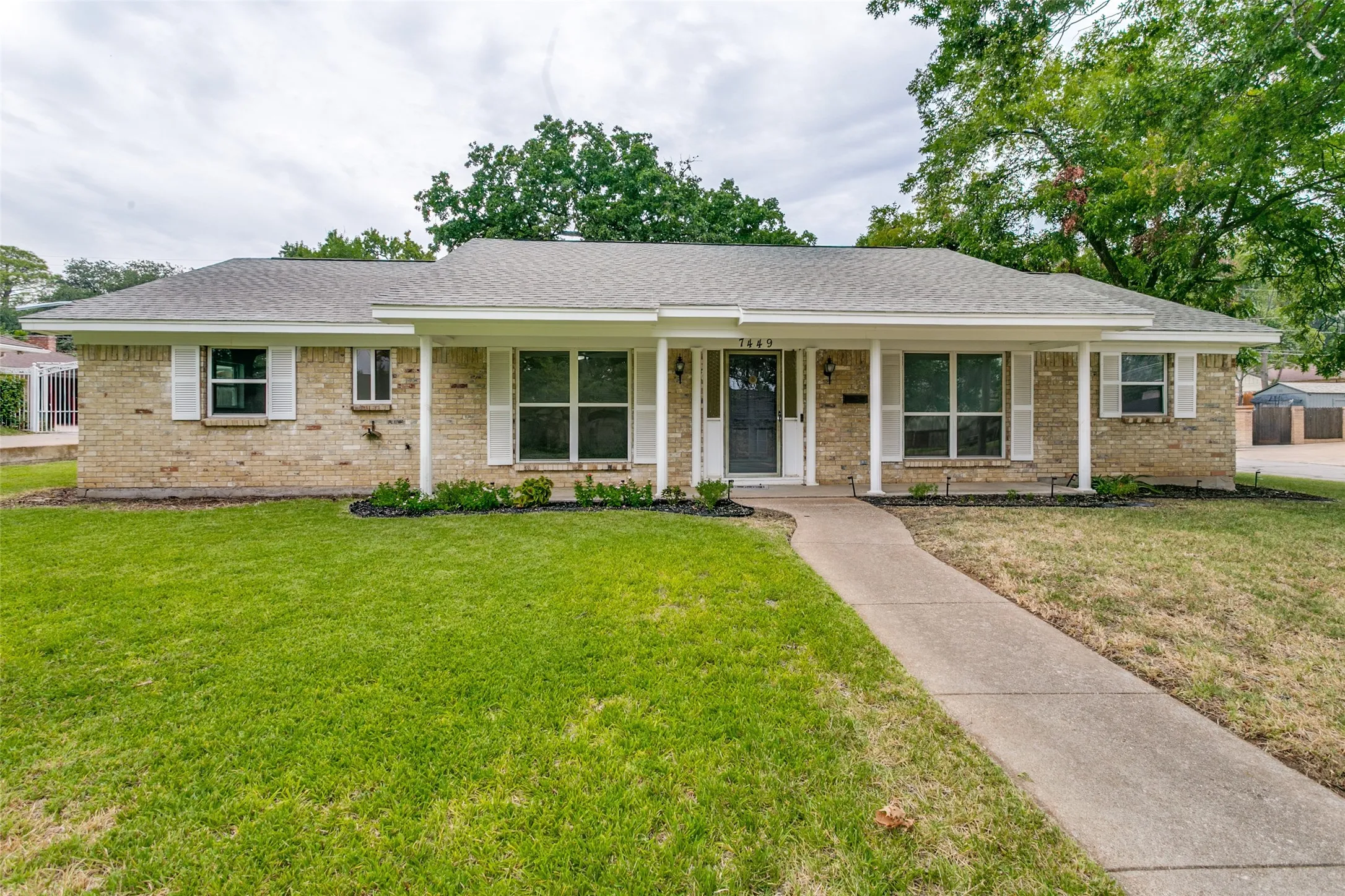 Single Family Residence For Sale in Tarrant County , 7449 Monterrey Drive, Fort Worth, Texas 76112, 3 Bedroom, 2 Bathroom, 2 Garage spaces, 1,966 Sqft, built in 1966, mls#21371452, Real Estate Agent in Fort Worth, Homes For Sale in Tarrant county, Homes For Sale in Fort Worth, Realtor in Fort Worth Texas, Real Estate Brokerage Independent Realty Texas, Luminita Cordes Realtor