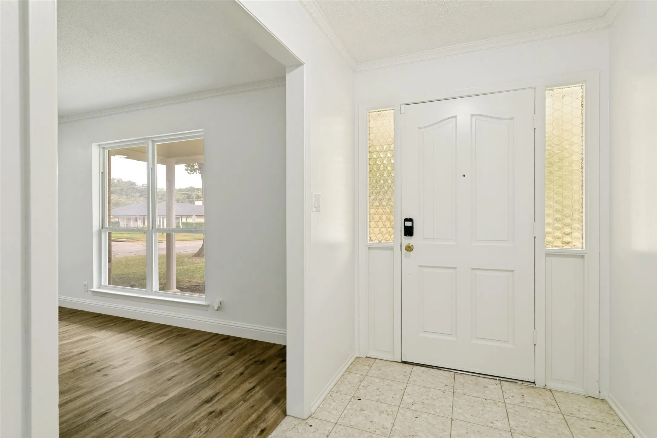 Single Family Residence For Sale in Tarrant County , 7449 Monterrey Drive, Fort Worth, Texas 76112, 3 Bedroom, 2 Bathroom, 2 Garage spaces, 1,966 Sqft, built in 1966, mls#21371452, Real Estate Agent in Fort Worth, Homes For Sale in Tarrant county, Homes For Sale in Fort Worth, Realtor in Fort Worth Texas, Real Estate Brokerage Independent Realty Texas, Luminita Cordes Realtor