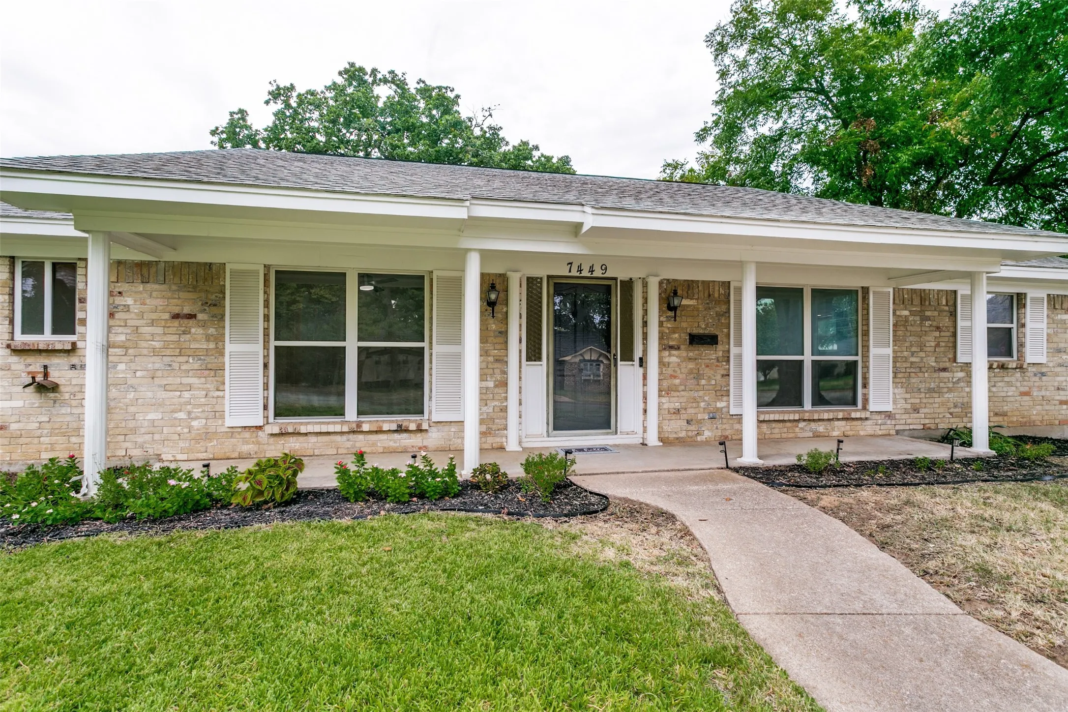 Single Family Residence For Sale in Tarrant County , 7449 Monterrey Drive, Fort Worth, Texas 76112, 3 Bedroom, 2 Bathroom, 2 Garage spaces, 1,966 Sqft, built in 1966, mls#21371452, Real Estate Agent in Fort Worth, Homes For Sale in Tarrant county, Homes For Sale in Fort Worth, Realtor in Fort Worth Texas, Real Estate Brokerage Independent Realty Texas, Luminita Cordes Realtor