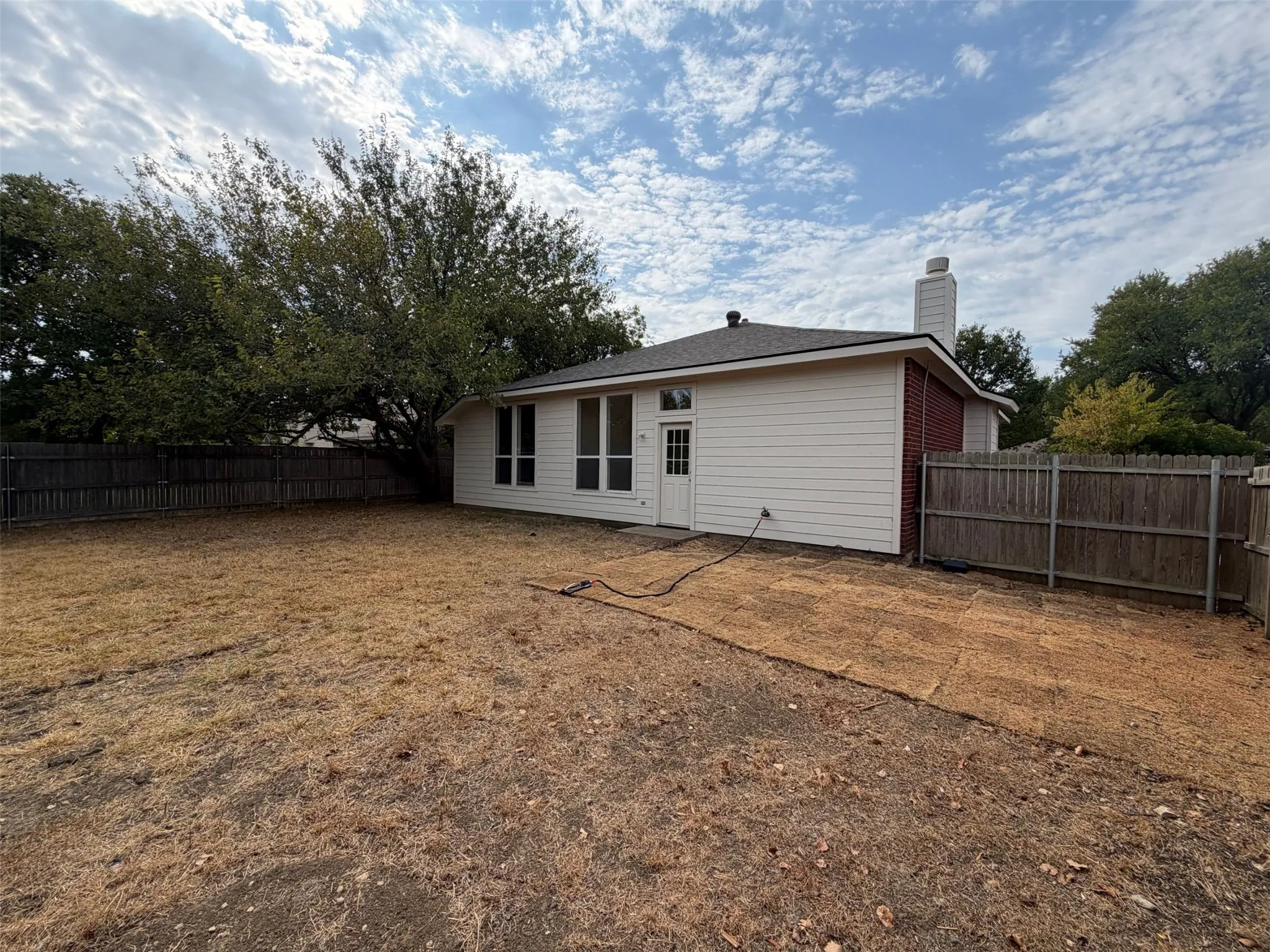 Single Family Residence For Sale in Denton County , 825 Dixon Lane, Denton, Texas 76207, 4 Bedroom, 2 Bathroom, 2 Garage spaces, 1,729 Sqft, built in 2001, mls#21371569, Real Estate Agent in Denton, Homes For Sale in Denton county, Homes For Sale in Denton, Realtor in Denton Texas, Real Estate Brokerage Independent Realty Texas, Luminita Cordes Realtor