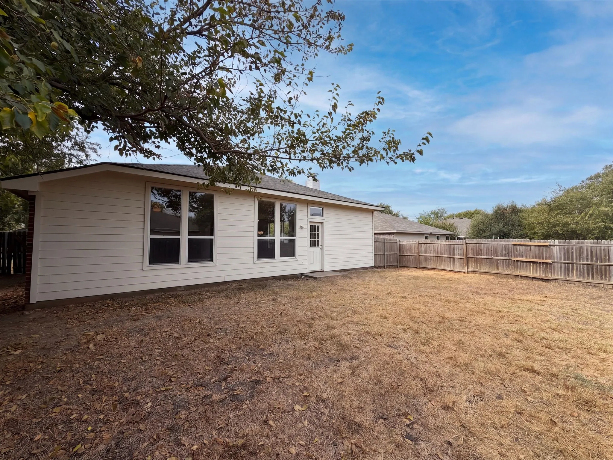 Single Family Residence For Sale in Denton County , 825 Dixon Lane, Denton, Texas 76207, 4 Bedroom, 2 Bathroom, 2 Garage spaces, 1,729 Sqft, built in 2001, mls#21371569, Real Estate Agent in Denton, Homes For Sale in Denton county, Homes For Sale in Denton, Realtor in Denton Texas, Real Estate Brokerage Independent Realty Texas, Luminita Cordes Realtor