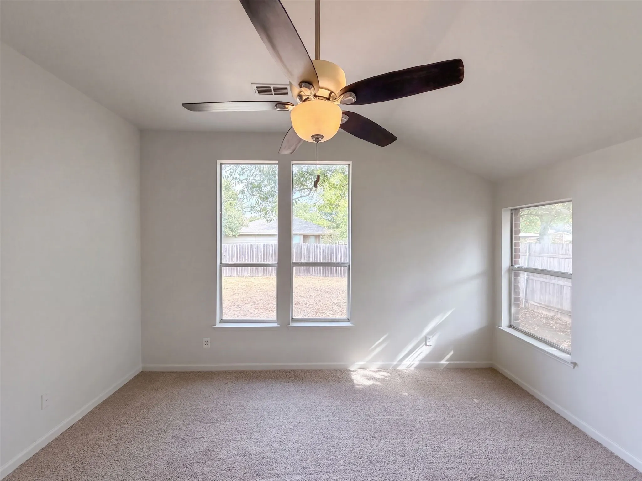Single Family Residence For Sale in Denton County , 825 Dixon Lane, Denton, Texas 76207, 4 Bedroom, 2 Bathroom, 2 Garage spaces, 1,729 Sqft, built in 2001, mls#21371569, Real Estate Agent in Denton, Homes For Sale in Denton county, Homes For Sale in Denton, Realtor in Denton Texas, Real Estate Brokerage Independent Realty Texas, Luminita Cordes Realtor