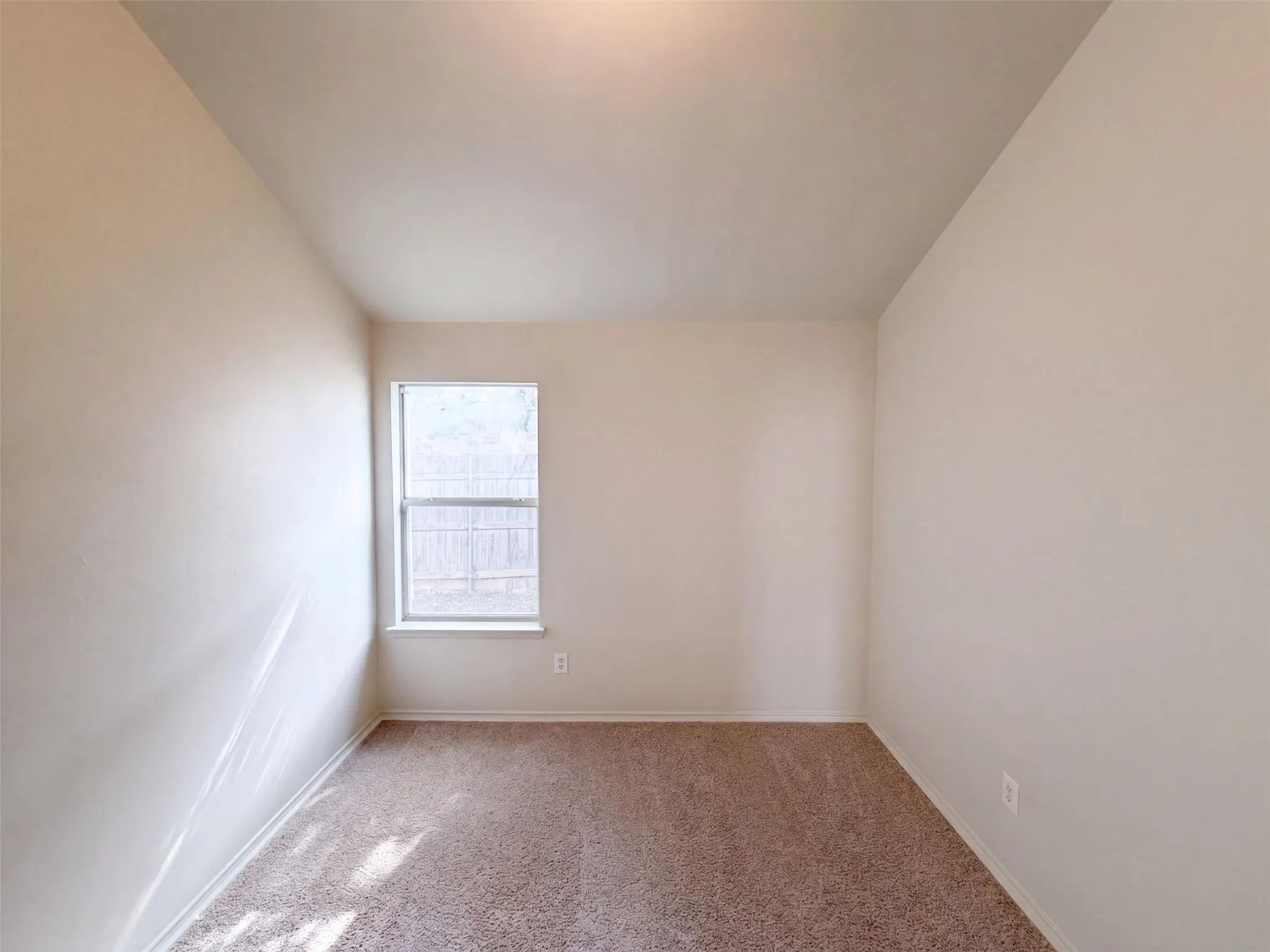 Single Family Residence For Sale in Denton County , 825 Dixon Lane, Denton, Texas 76207, 4 Bedroom, 2 Bathroom, 2 Garage spaces, 1,729 Sqft, built in 2001, mls#21371569, Real Estate Agent in Denton, Homes For Sale in Denton county, Homes For Sale in Denton, Realtor in Denton Texas, Real Estate Brokerage Independent Realty Texas, Luminita Cordes Realtor