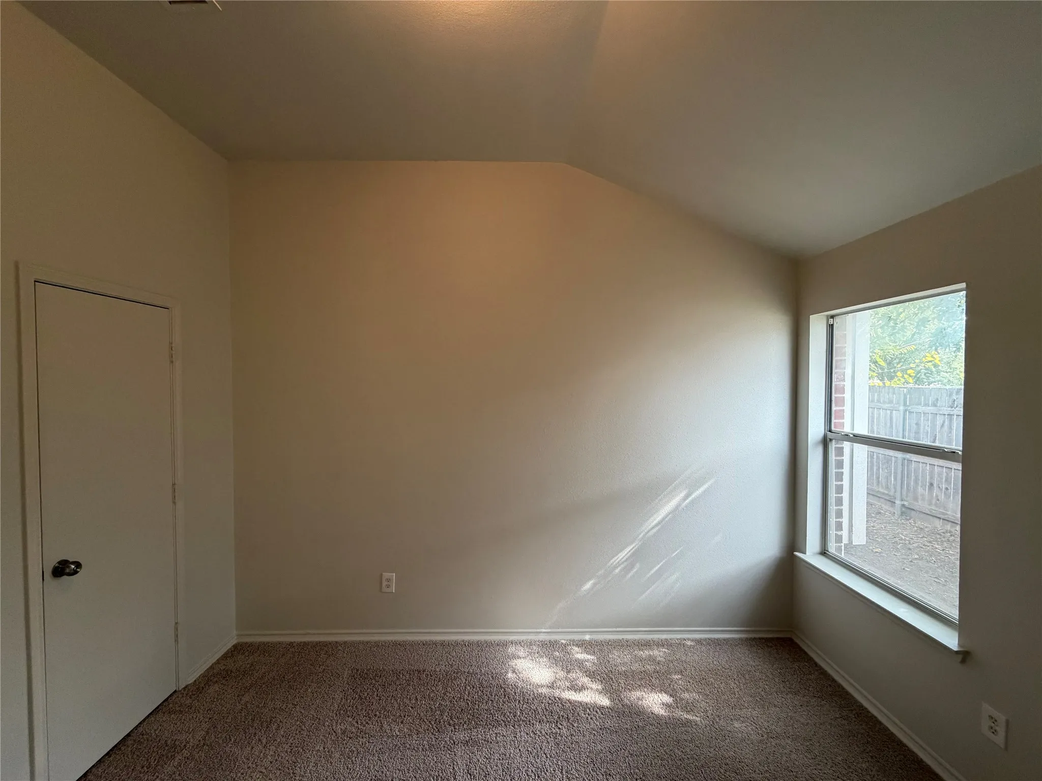 Single Family Residence For Sale in Denton County , 825 Dixon Lane, Denton, Texas 76207, 4 Bedroom, 2 Bathroom, 2 Garage spaces, 1,729 Sqft, built in 2001, mls#21371569, Real Estate Agent in Denton, Homes For Sale in Denton county, Homes For Sale in Denton, Realtor in Denton Texas, Real Estate Brokerage Independent Realty Texas, Luminita Cordes Realtor