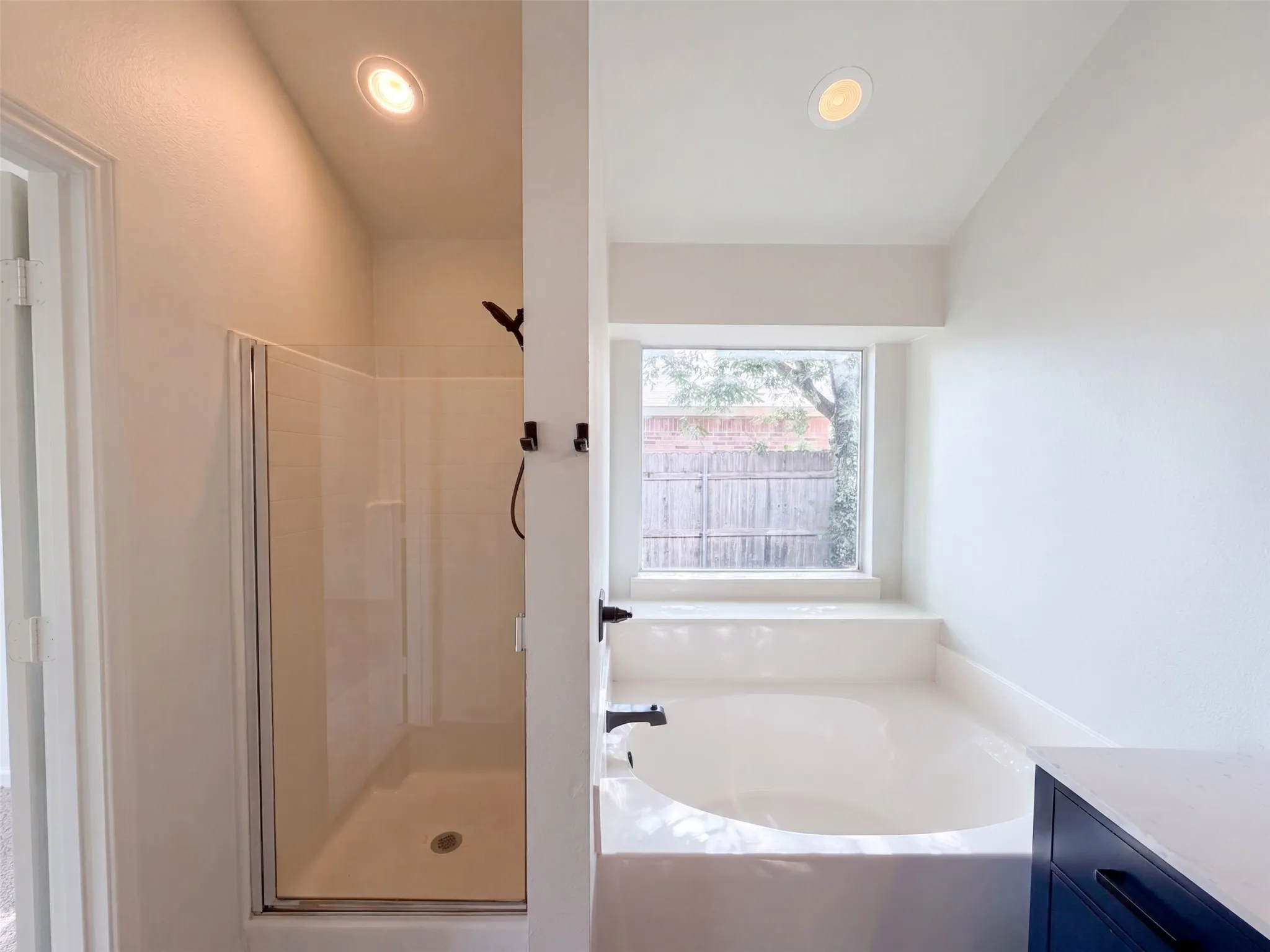 Single Family Residence For Sale in Denton County , 825 Dixon Lane, Denton, Texas 76207, 4 Bedroom, 2 Bathroom, 2 Garage spaces, 1,729 Sqft, built in 2001, mls#21371569, Real Estate Agent in Denton, Homes For Sale in Denton county, Homes For Sale in Denton, Realtor in Denton Texas, Real Estate Brokerage Independent Realty Texas, Luminita Cordes Realtor