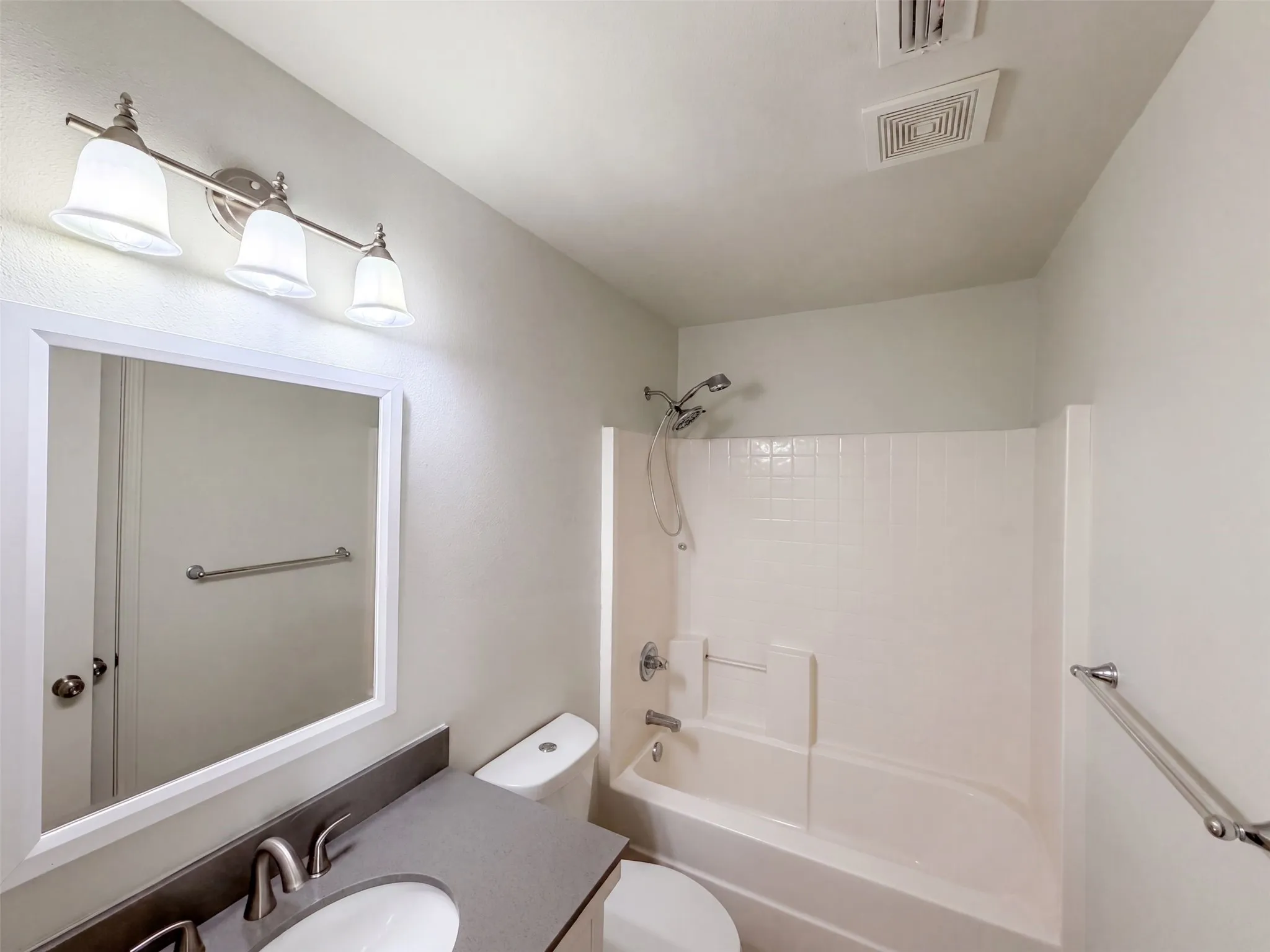 Single Family Residence For Sale in Denton County , 825 Dixon Lane, Denton, Texas 76207, 4 Bedroom, 2 Bathroom, 2 Garage spaces, 1,729 Sqft, built in 2001, mls#21371569, Real Estate Agent in Denton, Homes For Sale in Denton county, Homes For Sale in Denton, Realtor in Denton Texas, Real Estate Brokerage Independent Realty Texas, Luminita Cordes Realtor