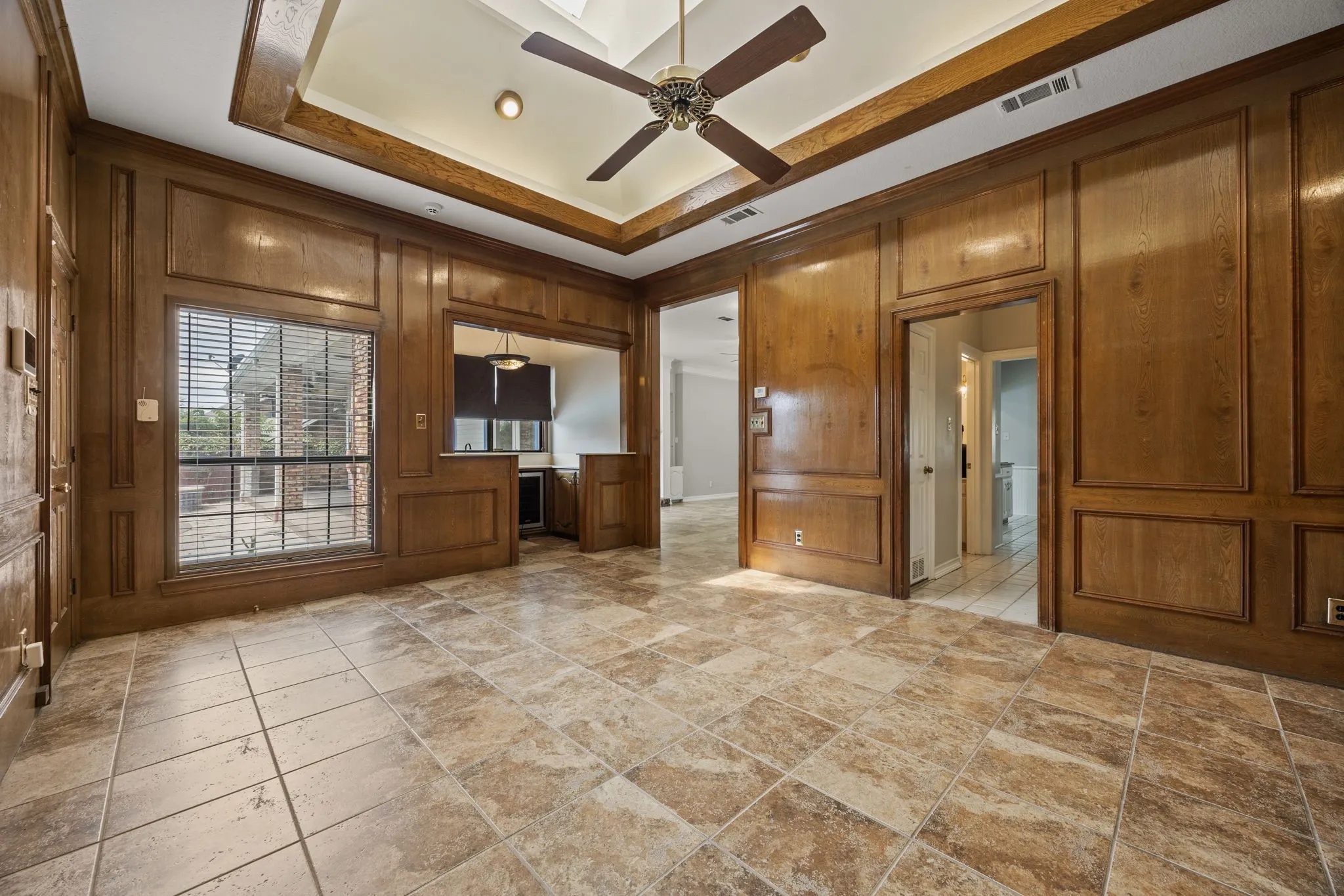 Single Family Residence For Sale in Rockwall County , 521 Shoreview Drive, Rockwall, Texas 75087, 4 Bedroom, 3 Bathroom, 2 Garage spaces, 2,796 Sqft, built in 1987, mls#21368766, Real Estate Agent in Rockwall, Homes For Sale in Rockwall county, Homes For Sale in Rockwall, Realtor in Rockwall Texas, Real Estate Brokerage Independent Realty Texas, Luminita Cordes Realtor