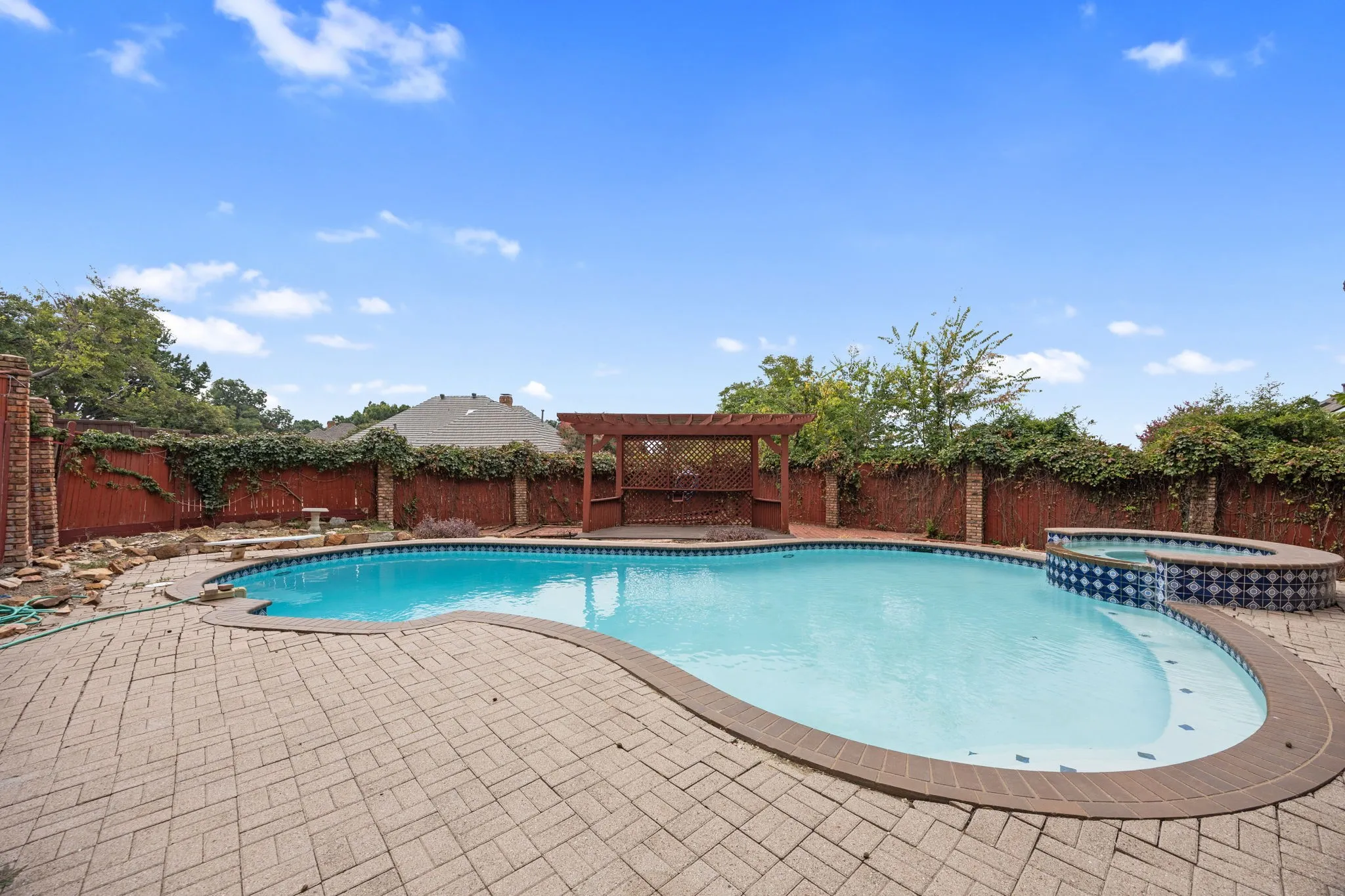 Single Family Residence For Sale in Rockwall County , 521 Shoreview Drive, Rockwall, Texas 75087, 4 Bedroom, 3 Bathroom, 2 Garage spaces, 2,796 Sqft, built in 1987, mls#21368766, Real Estate Agent in Rockwall, Homes For Sale in Rockwall county, Homes For Sale in Rockwall, Realtor in Rockwall Texas, Real Estate Brokerage Independent Realty Texas, Luminita Cordes Realtor