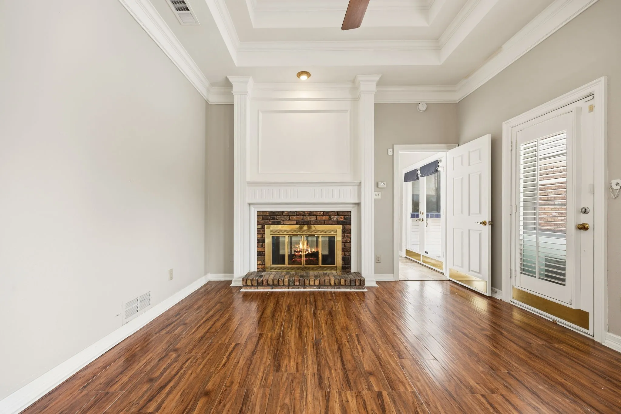 Single Family Residence For Sale in Rockwall County , 521 Shoreview Drive, Rockwall, Texas 75087, 4 Bedroom, 3 Bathroom, 2 Garage spaces, 2,796 Sqft, built in 1987, mls#21368766, Real Estate Agent in Rockwall, Homes For Sale in Rockwall county, Homes For Sale in Rockwall, Realtor in Rockwall Texas, Real Estate Brokerage Independent Realty Texas, Luminita Cordes Realtor