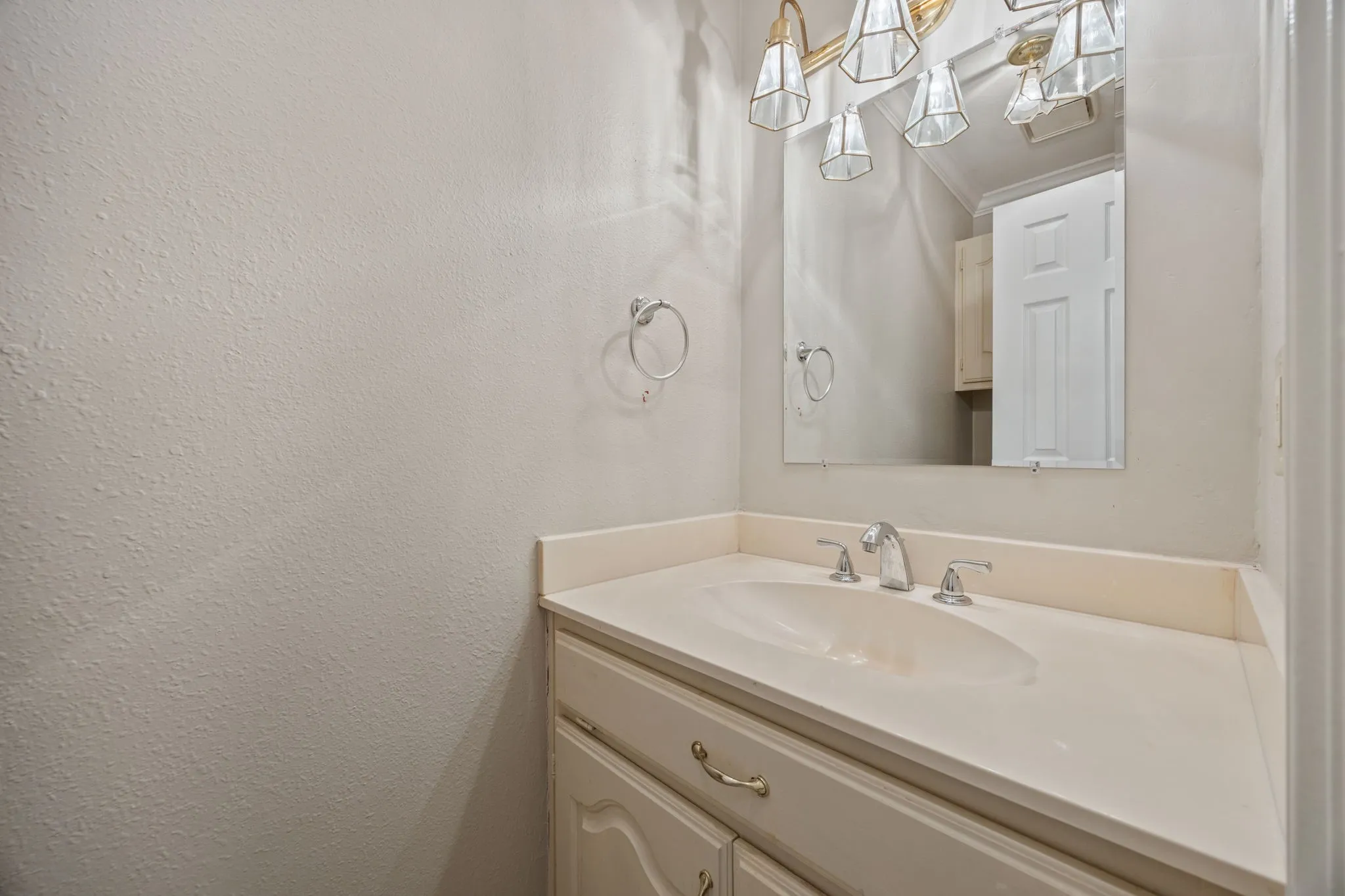 Single Family Residence For Sale in Rockwall County , 521 Shoreview Drive, Rockwall, Texas 75087, 4 Bedroom, 3 Bathroom, 2 Garage spaces, 2,796 Sqft, built in 1987, mls#21368766, Real Estate Agent in Rockwall, Homes For Sale in Rockwall county, Homes For Sale in Rockwall, Realtor in Rockwall Texas, Real Estate Brokerage Independent Realty Texas, Luminita Cordes Realtor