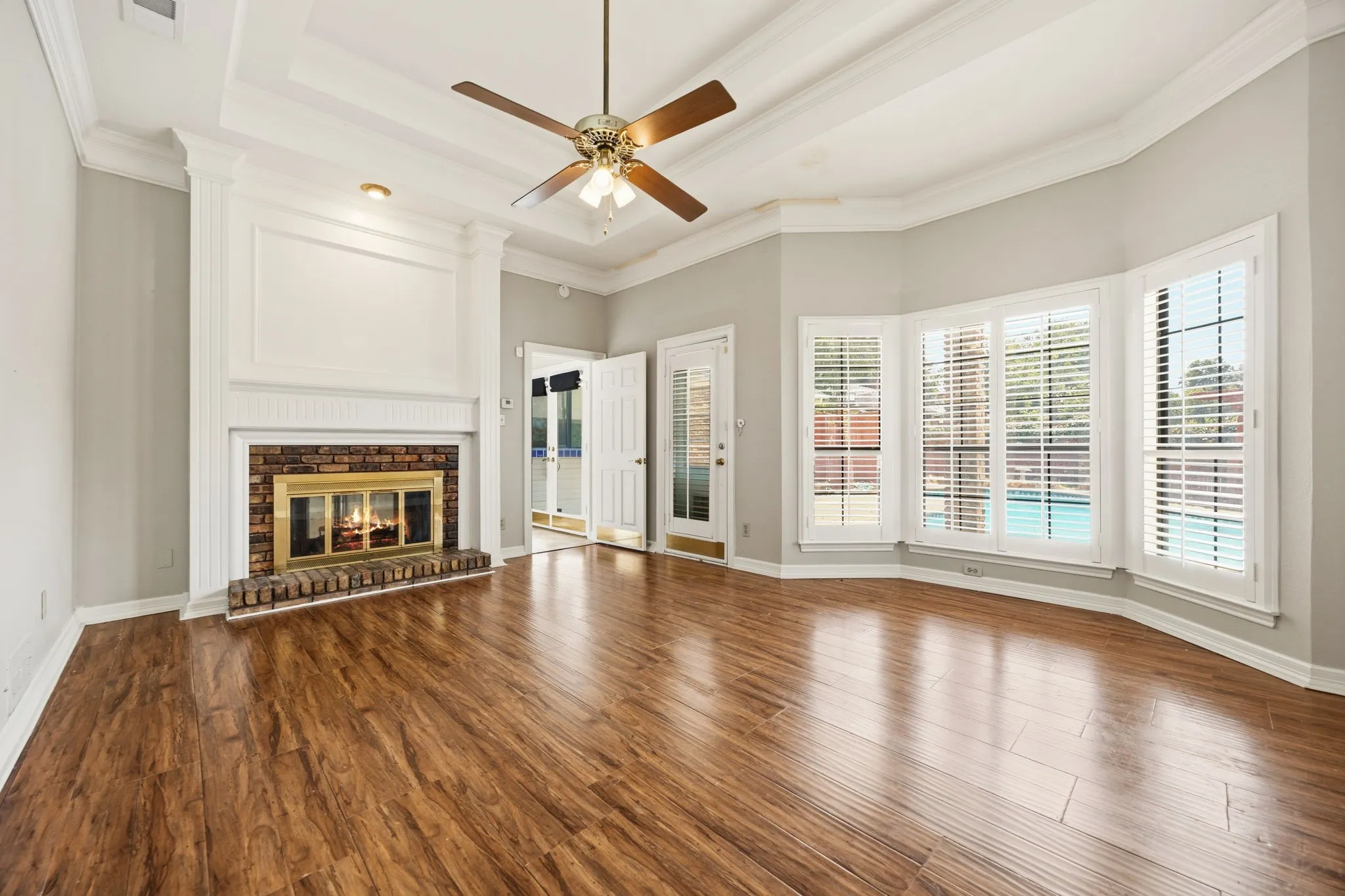Single Family Residence For Sale in Rockwall County , 521 Shoreview Drive, Rockwall, Texas 75087, 4 Bedroom, 3 Bathroom, 2 Garage spaces, 2,796 Sqft, built in 1987, mls#21368766, Real Estate Agent in Rockwall, Homes For Sale in Rockwall county, Homes For Sale in Rockwall, Realtor in Rockwall Texas, Real Estate Brokerage Independent Realty Texas, Luminita Cordes Realtor