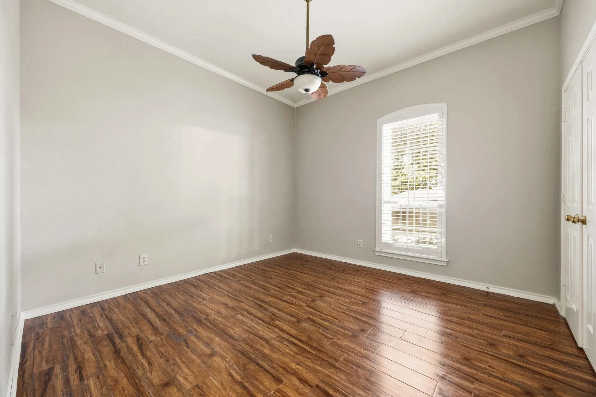 Single Family Residence For Sale in Rockwall County , 521 Shoreview Drive, Rockwall, Texas 75087, 4 Bedroom, 3 Bathroom, 2 Garage spaces, 2,796 Sqft, built in 1987, mls#21368766, Real Estate Agent in Rockwall, Homes For Sale in Rockwall county, Homes For Sale in Rockwall, Realtor in Rockwall Texas, Real Estate Brokerage Independent Realty Texas, Luminita Cordes Realtor