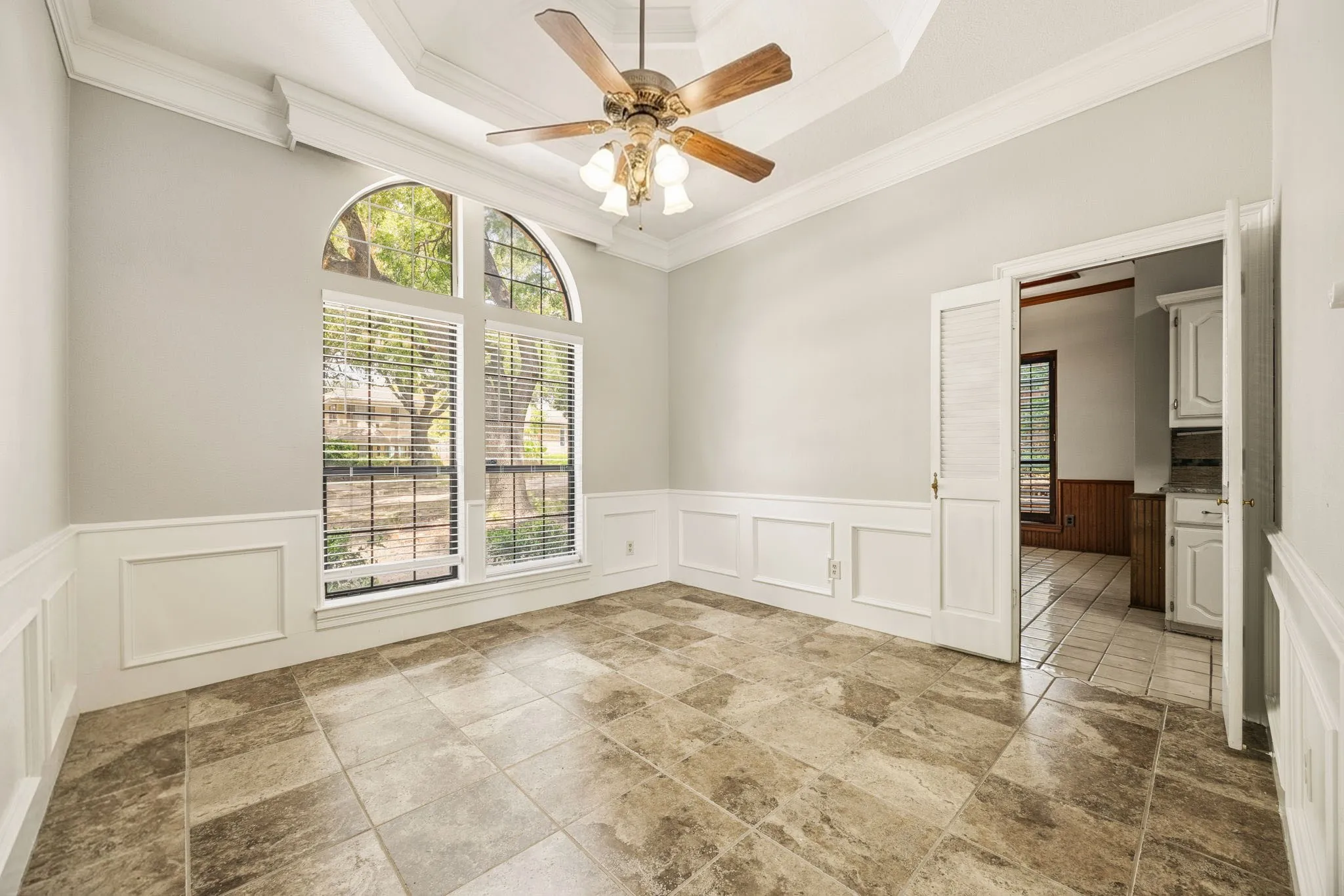 Single Family Residence For Sale in Rockwall County , 521 Shoreview Drive, Rockwall, Texas 75087, 4 Bedroom, 3 Bathroom, 2 Garage spaces, 2,796 Sqft, built in 1987, mls#21368766, Real Estate Agent in Rockwall, Homes For Sale in Rockwall county, Homes For Sale in Rockwall, Realtor in Rockwall Texas, Real Estate Brokerage Independent Realty Texas, Luminita Cordes Realtor