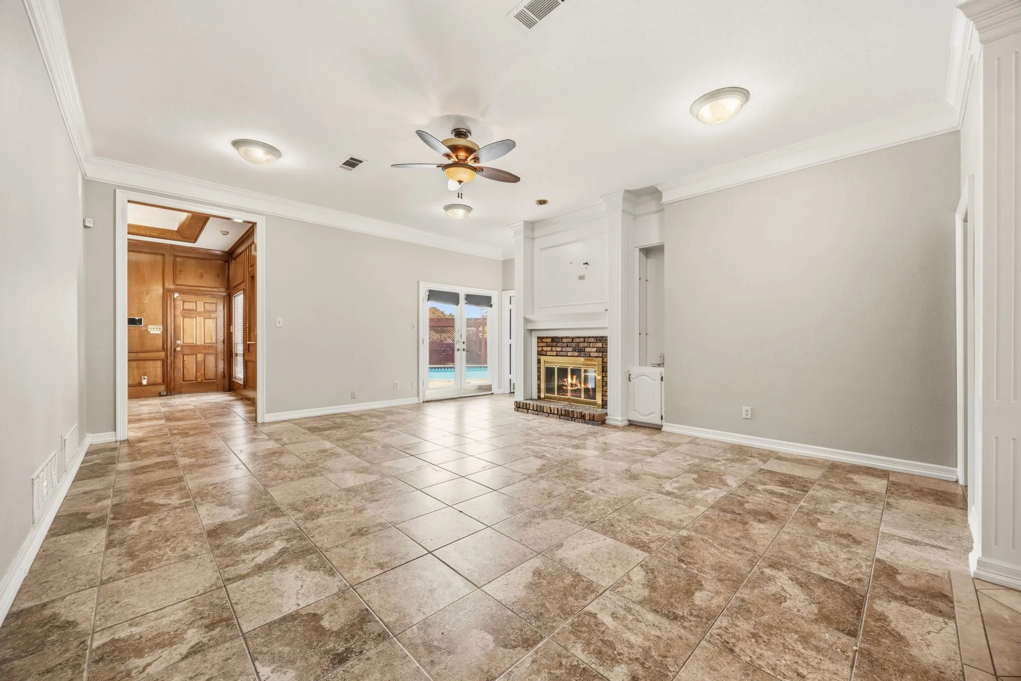 Single Family Residence For Sale in Rockwall County , 521 Shoreview Drive, Rockwall, Texas 75087, 4 Bedroom, 3 Bathroom, 2 Garage spaces, 2,796 Sqft, built in 1987, mls#21368766, Real Estate Agent in Rockwall, Homes For Sale in Rockwall county, Homes For Sale in Rockwall, Realtor in Rockwall Texas, Real Estate Brokerage Independent Realty Texas, Luminita Cordes Realtor