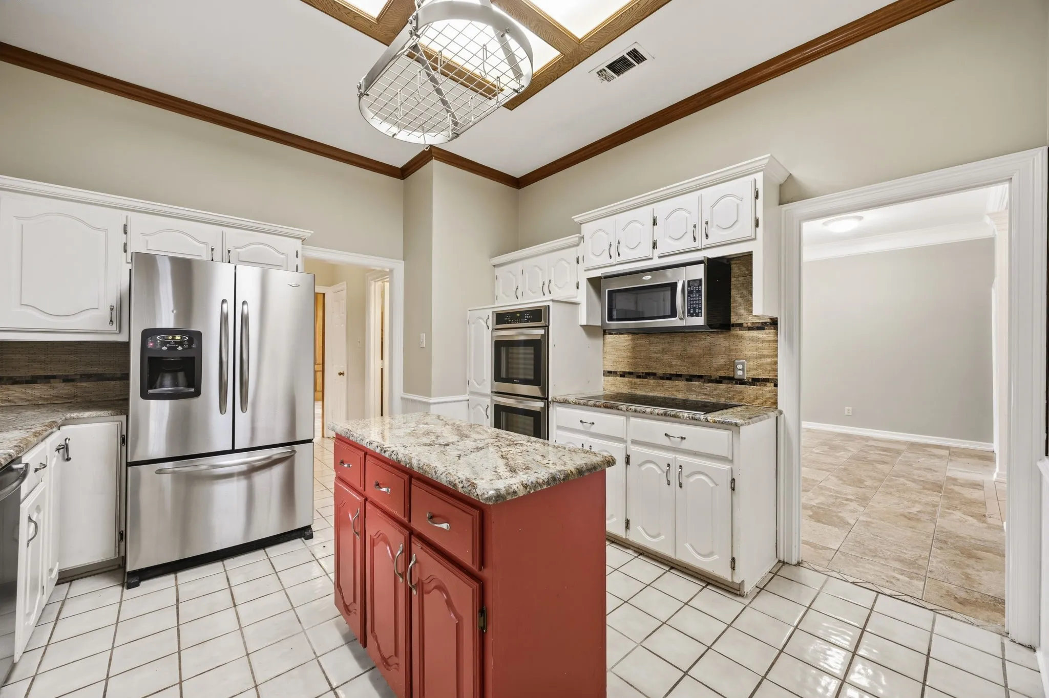 Single Family Residence For Sale in Rockwall County , 521 Shoreview Drive, Rockwall, Texas 75087, 4 Bedroom, 3 Bathroom, 2 Garage spaces, 2,796 Sqft, built in 1987, mls#21368766, Real Estate Agent in Rockwall, Homes For Sale in Rockwall county, Homes For Sale in Rockwall, Realtor in Rockwall Texas, Real Estate Brokerage Independent Realty Texas, Luminita Cordes Realtor