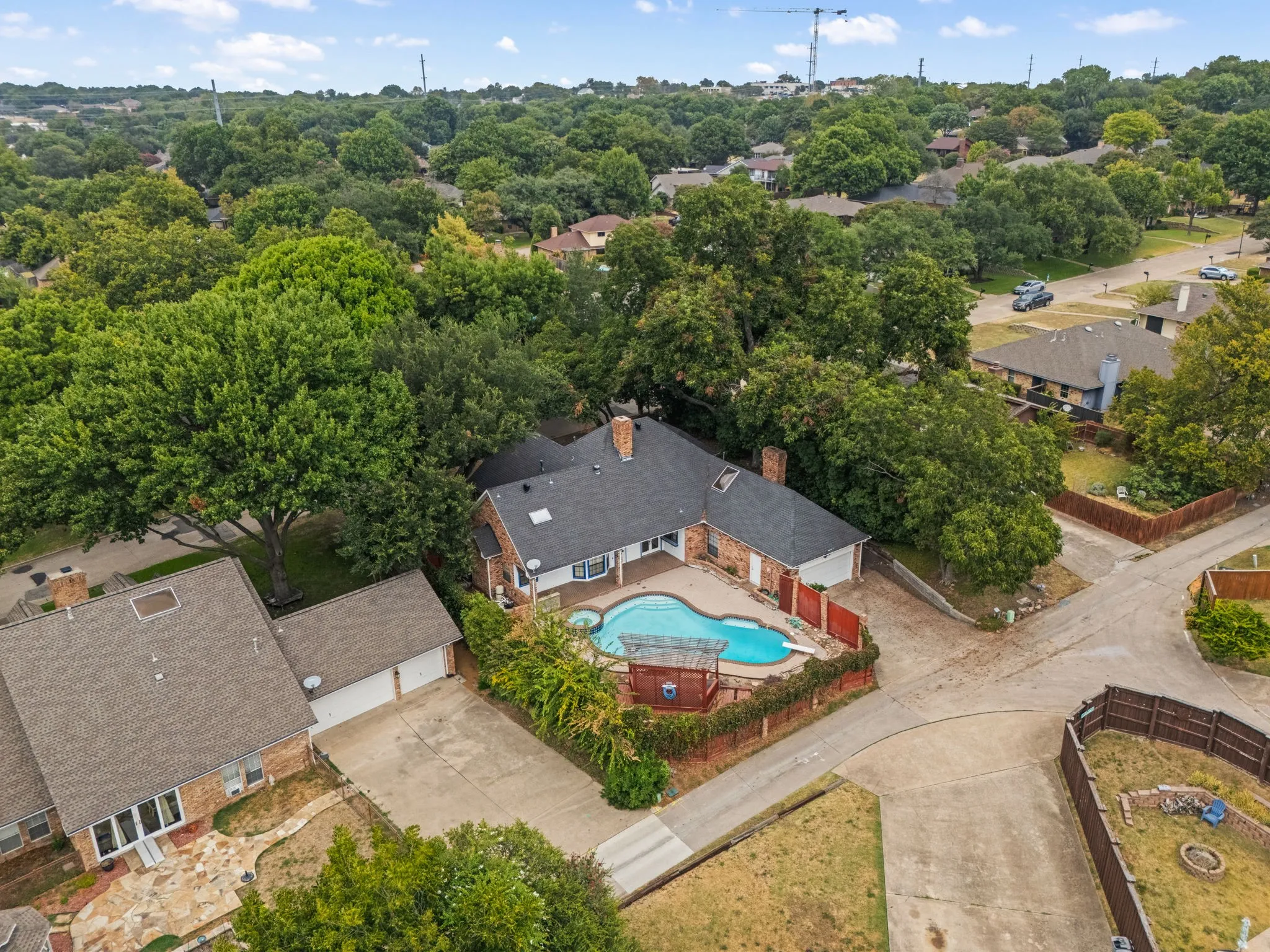 Single Family Residence For Sale in Rockwall County , 521 Shoreview Drive, Rockwall, Texas 75087, 4 Bedroom, 3 Bathroom, 2 Garage spaces, 2,796 Sqft, built in 1987, mls#21368766, Real Estate Agent in Rockwall, Homes For Sale in Rockwall county, Homes For Sale in Rockwall, Realtor in Rockwall Texas, Real Estate Brokerage Independent Realty Texas, Luminita Cordes Realtor