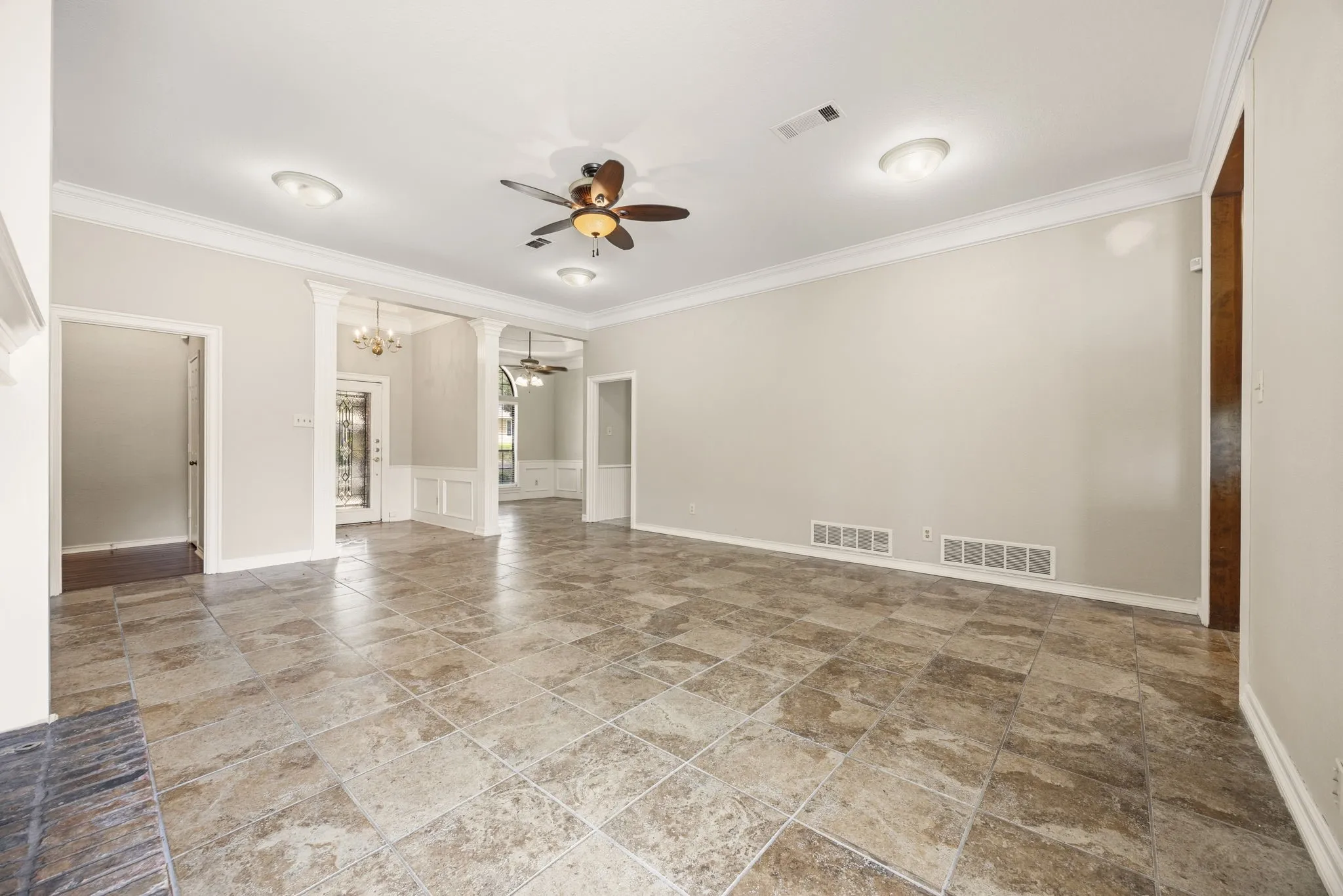 Single Family Residence For Sale in Rockwall County , 521 Shoreview Drive, Rockwall, Texas 75087, 4 Bedroom, 3 Bathroom, 2 Garage spaces, 2,796 Sqft, built in 1987, mls#21368766, Real Estate Agent in Rockwall, Homes For Sale in Rockwall county, Homes For Sale in Rockwall, Realtor in Rockwall Texas, Real Estate Brokerage Independent Realty Texas, Luminita Cordes Realtor