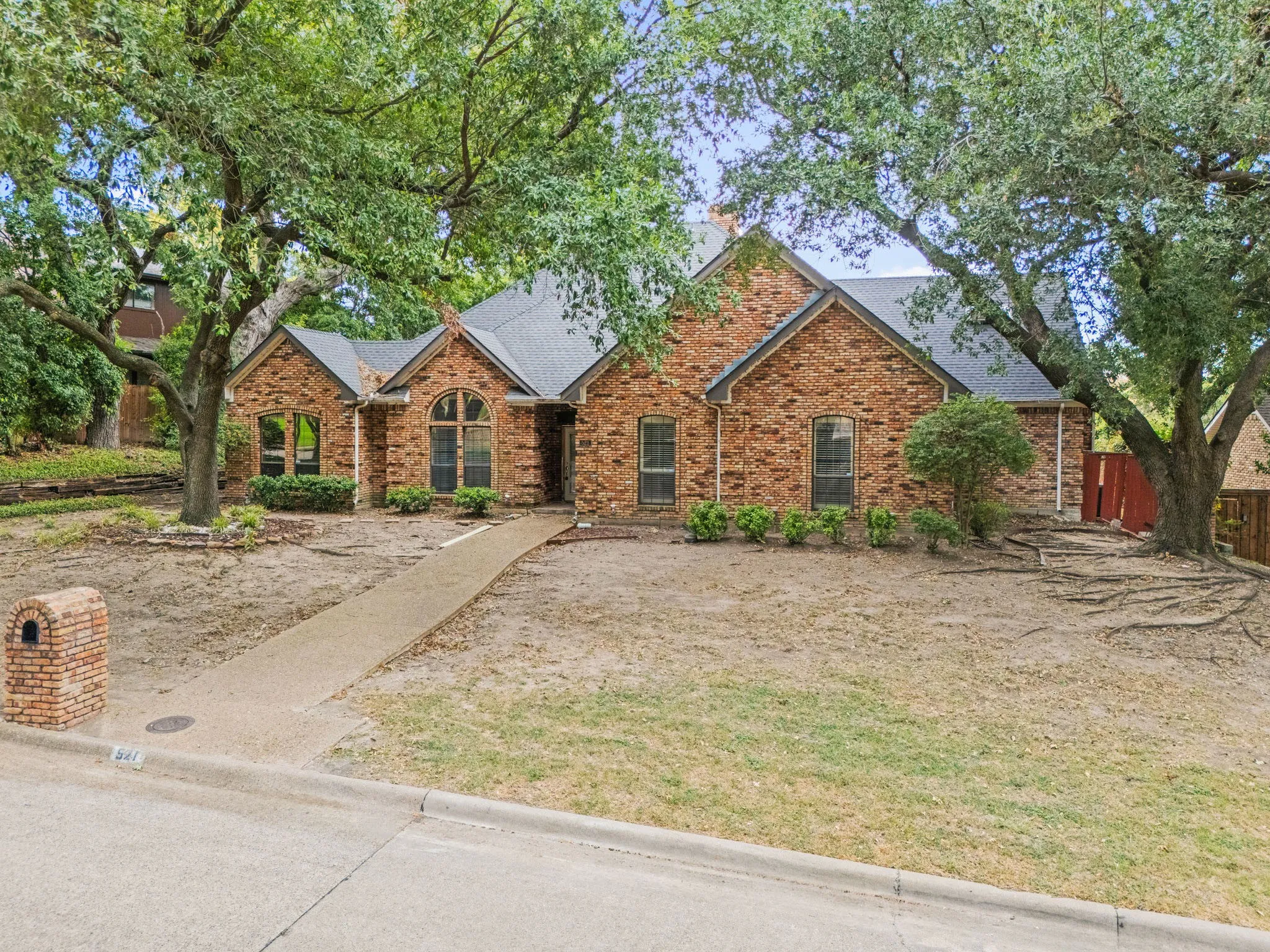 Single Family Residence For Sale in Rockwall County , 521 Shoreview Drive, Rockwall, Texas 75087, 4 Bedroom, 3 Bathroom, 2 Garage spaces, 2,796 Sqft, built in 1987, mls#21368766, Real Estate Agent in Rockwall, Homes For Sale in Rockwall county, Homes For Sale in Rockwall, Realtor in Rockwall Texas, Real Estate Brokerage Independent Realty Texas, Luminita Cordes Realtor