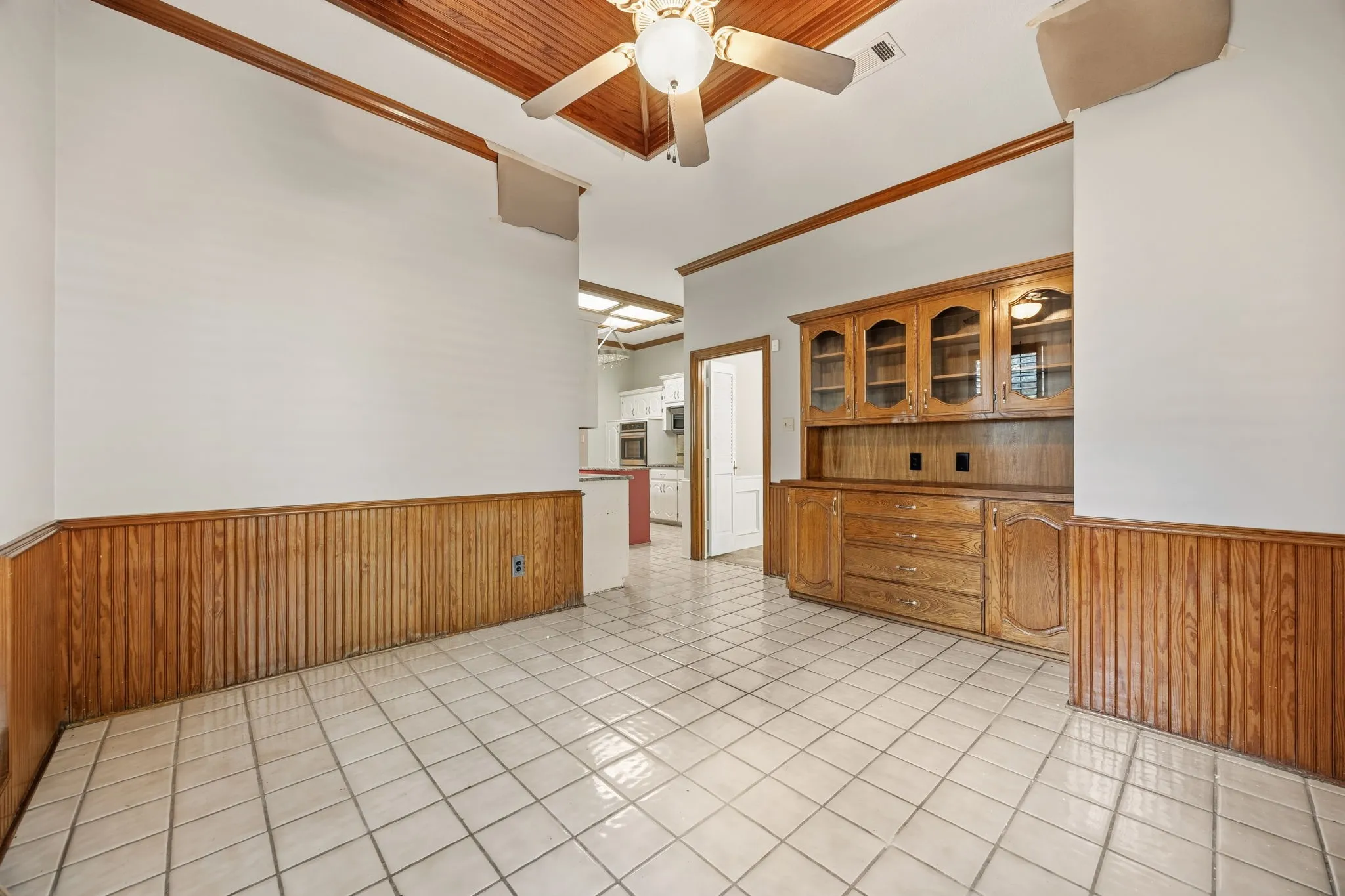 Single Family Residence For Sale in Rockwall County , 521 Shoreview Drive, Rockwall, Texas 75087, 4 Bedroom, 3 Bathroom, 2 Garage spaces, 2,796 Sqft, built in 1987, mls#21368766, Real Estate Agent in Rockwall, Homes For Sale in Rockwall county, Homes For Sale in Rockwall, Realtor in Rockwall Texas, Real Estate Brokerage Independent Realty Texas, Luminita Cordes Realtor