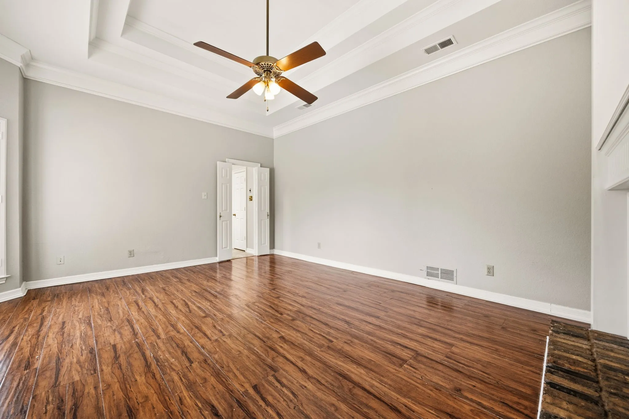 Single Family Residence For Sale in Rockwall County , 521 Shoreview Drive, Rockwall, Texas 75087, 4 Bedroom, 3 Bathroom, 2 Garage spaces, 2,796 Sqft, built in 1987, mls#21368766, Real Estate Agent in Rockwall, Homes For Sale in Rockwall county, Homes For Sale in Rockwall, Realtor in Rockwall Texas, Real Estate Brokerage Independent Realty Texas, Luminita Cordes Realtor