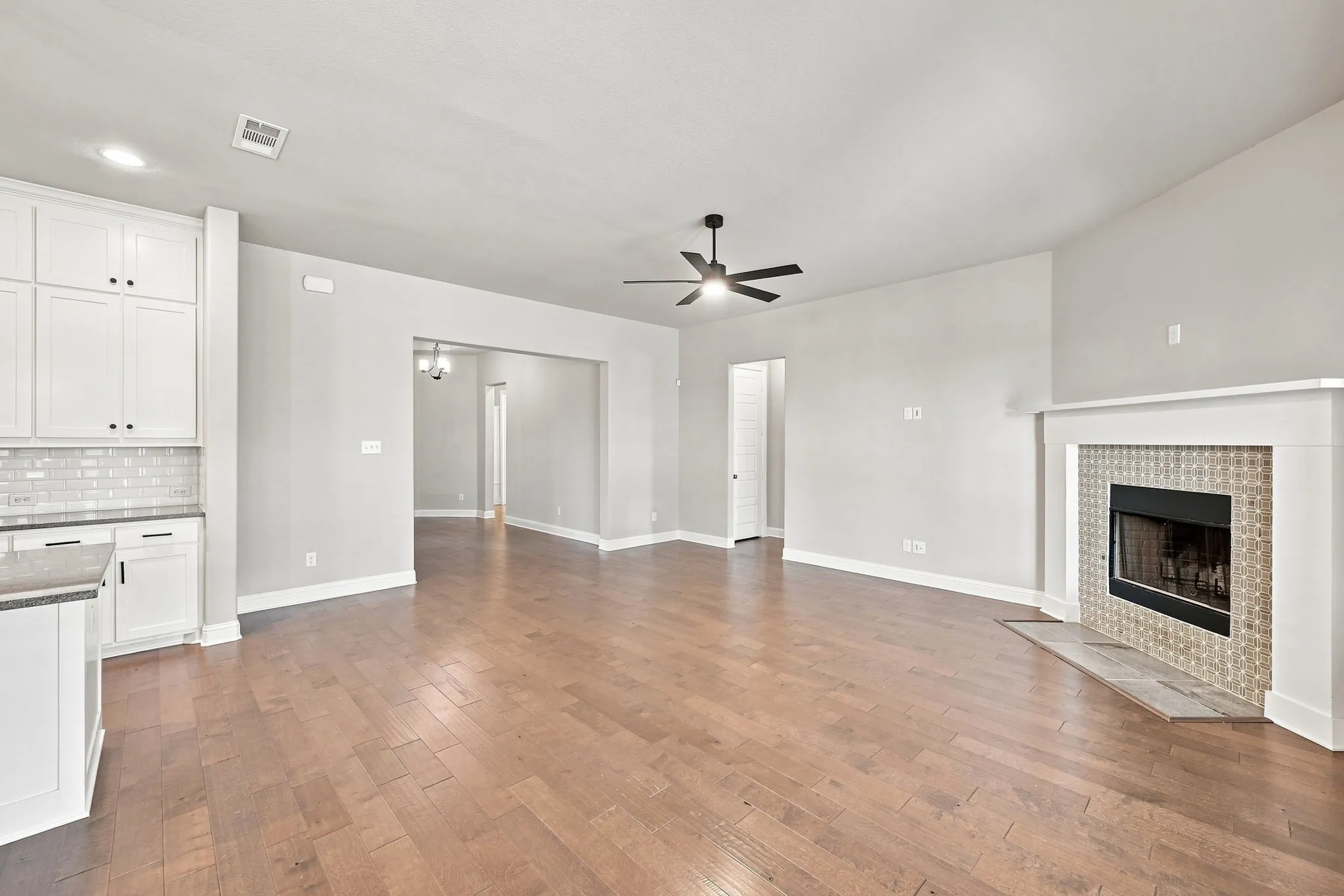 Single Family Residence For Sale in Ellis County , 4409 Dandelion Lane, Midlothian, Texas 76065, 4 Bedroom, 4 Bathroom, 2 Garage spaces, 3,174 Sqft, built in 2020, mls#21367443, Real Estate Agent in Midlothian, Homes For Sale in Ellis county, Homes For Sale in Midlothian, Realtor in Midlothian Texas, Real Estate Brokerage Independent Realty Texas, Luminita Cordes Realtor