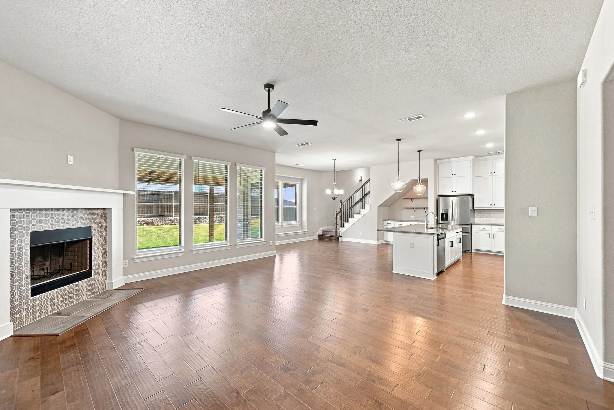 Single Family Residence For Sale in Ellis County , 4409 Dandelion Lane, Midlothian, Texas 76065, 4 Bedroom, 4 Bathroom, 2 Garage spaces, 3,174 Sqft, built in 2020, mls#21367443, Real Estate Agent in Midlothian, Homes For Sale in Ellis county, Homes For Sale in Midlothian, Realtor in Midlothian Texas, Real Estate Brokerage Independent Realty Texas, Luminita Cordes Realtor