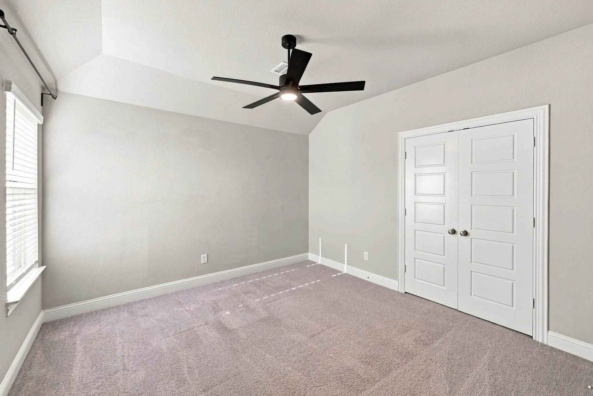 Single Family Residence For Sale in Ellis County , 4409 Dandelion Lane, Midlothian, Texas 76065, 4 Bedroom, 4 Bathroom, 2 Garage spaces, 3,174 Sqft, built in 2020, mls#21367443, Real Estate Agent in Midlothian, Homes For Sale in Ellis county, Homes For Sale in Midlothian, Realtor in Midlothian Texas, Real Estate Brokerage Independent Realty Texas, Luminita Cordes Realtor