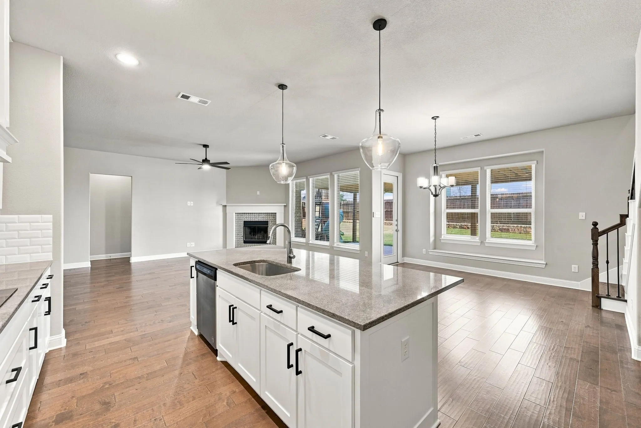 Single Family Residence For Sale in Ellis County , 4409 Dandelion Lane, Midlothian, Texas 76065, 4 Bedroom, 4 Bathroom, 2 Garage spaces, 3,174 Sqft, built in 2020, mls#21367443, Real Estate Agent in Midlothian, Homes For Sale in Ellis county, Homes For Sale in Midlothian, Realtor in Midlothian Texas, Real Estate Brokerage Independent Realty Texas, Luminita Cordes Realtor