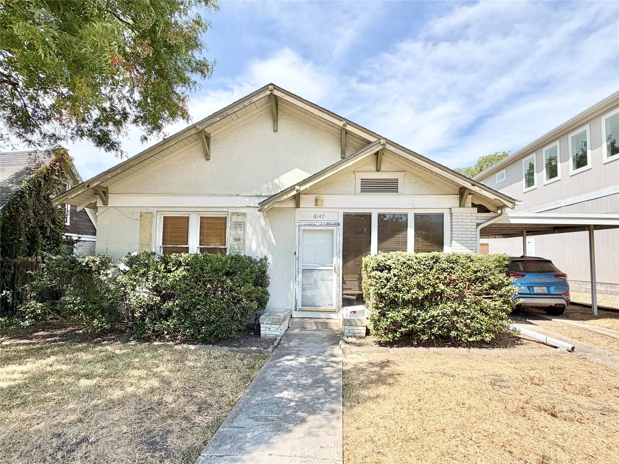 Single Family Residence For Sale in Dallas County , 6147 Richmond Avenue, Dallas, Texas 75214, 2 Bedroom, 2 Bathroom, Garage spaces, 1,248 Sqft, built in 1936, mls#21367826, Real Estate Agent in Dallas, Homes For Sale in Dallas county, Homes For Sale in Dallas, Realtor in Dallas Texas, Real Estate Brokerage Independent Realty Texas, Luminita Cordes Realtor